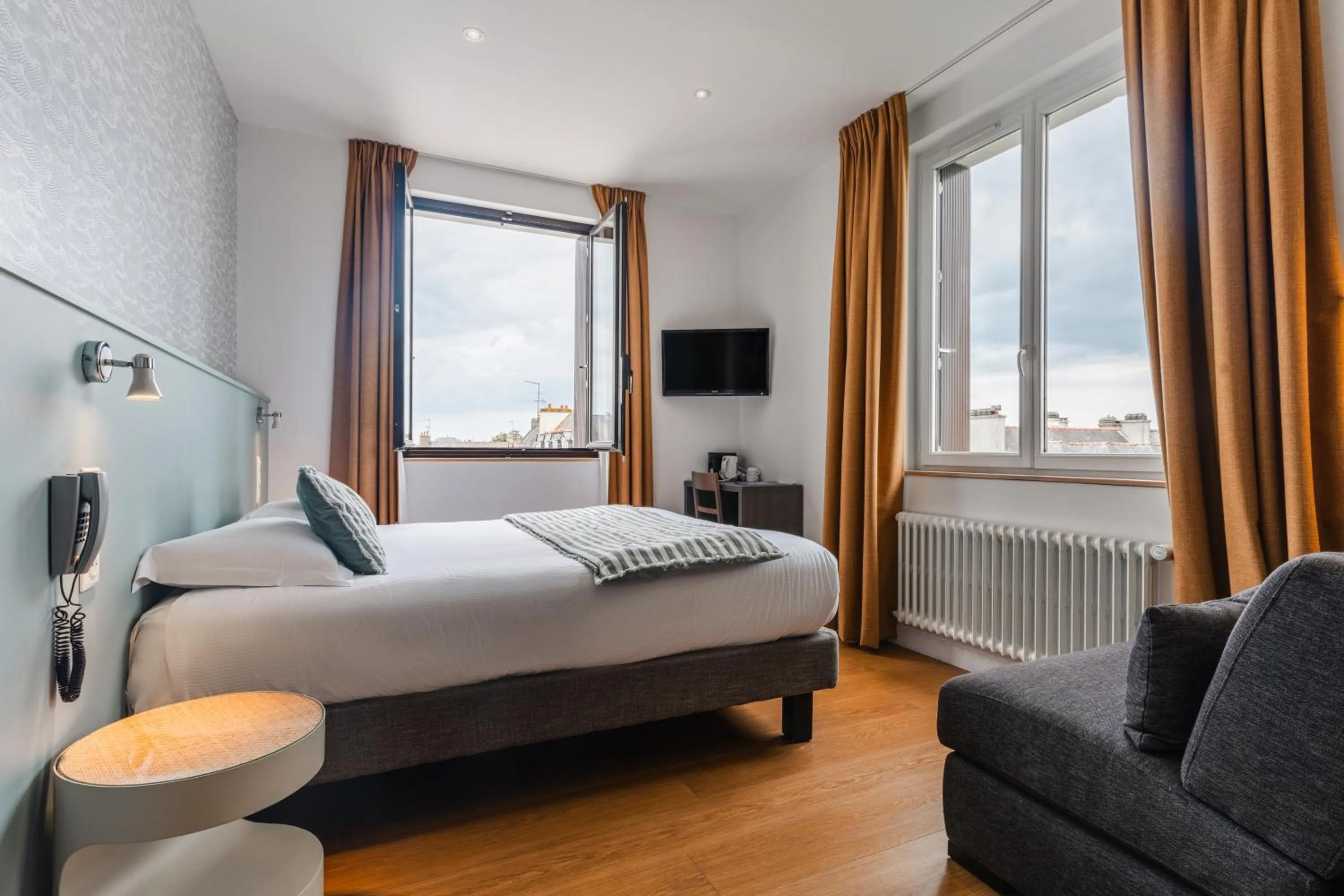 City view, Bed in Hôtel Spa De La Citadelle Lorient