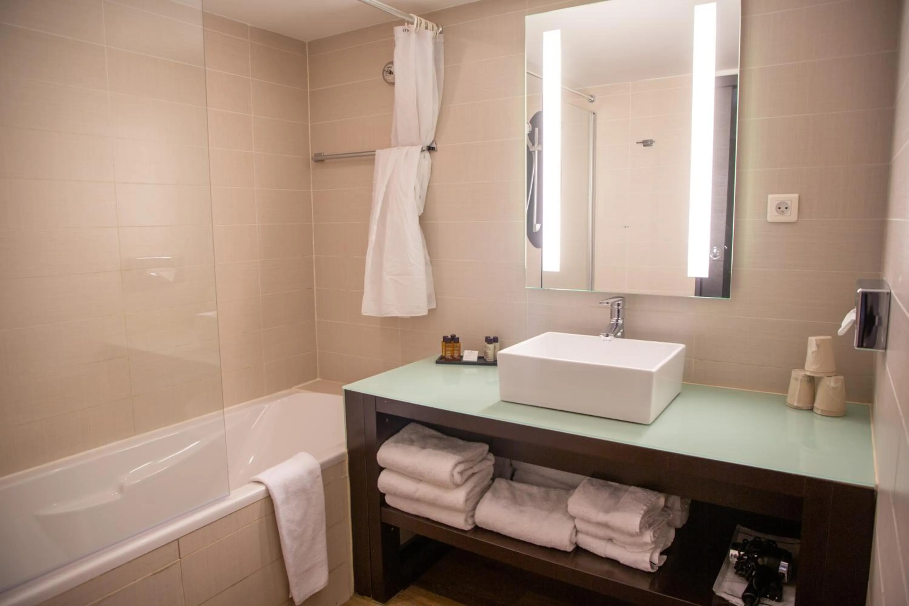 Bathroom in Appart Hôtel Clément Ader