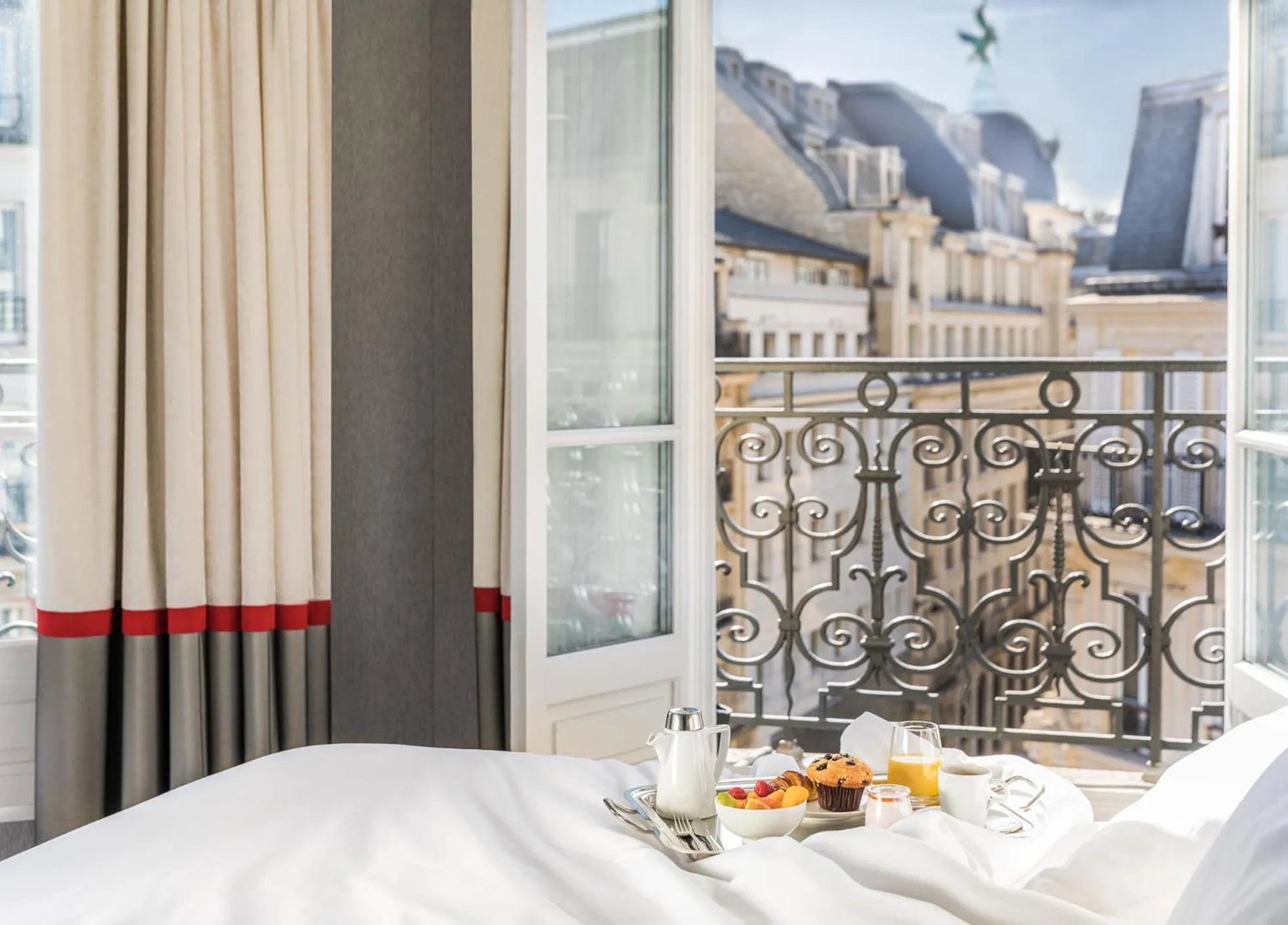 Bedroom, Bed in Maison Albar - Le Diamond