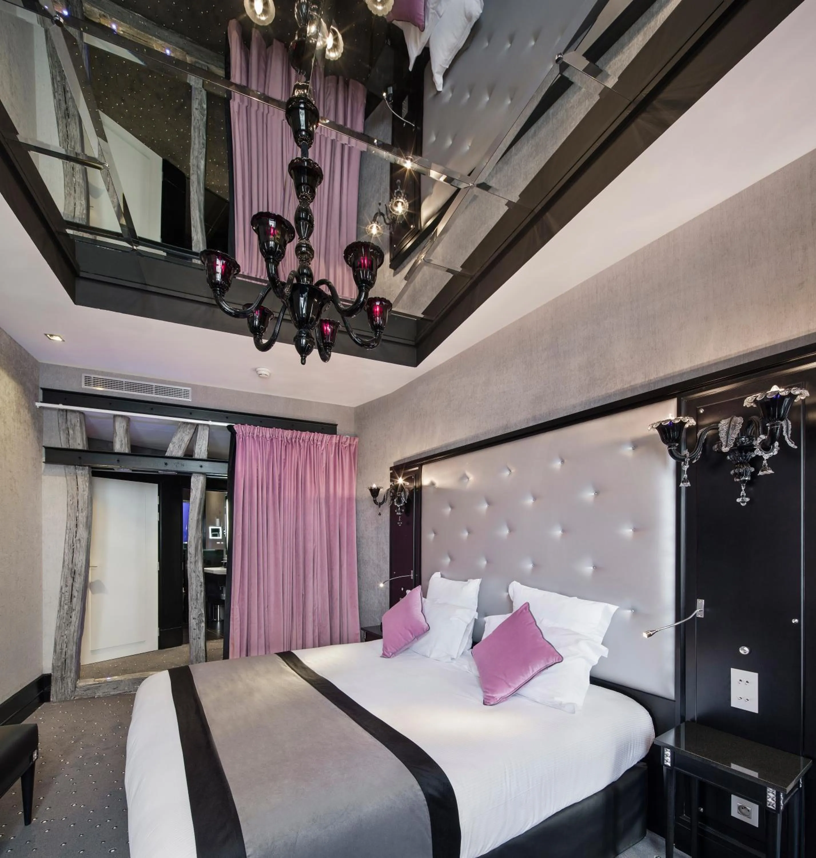 Photo of the whole room, Bed in Maison Albar - Le Diamond