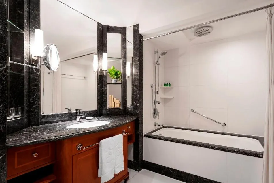 Kowloon Shangri-La, Hong Kong