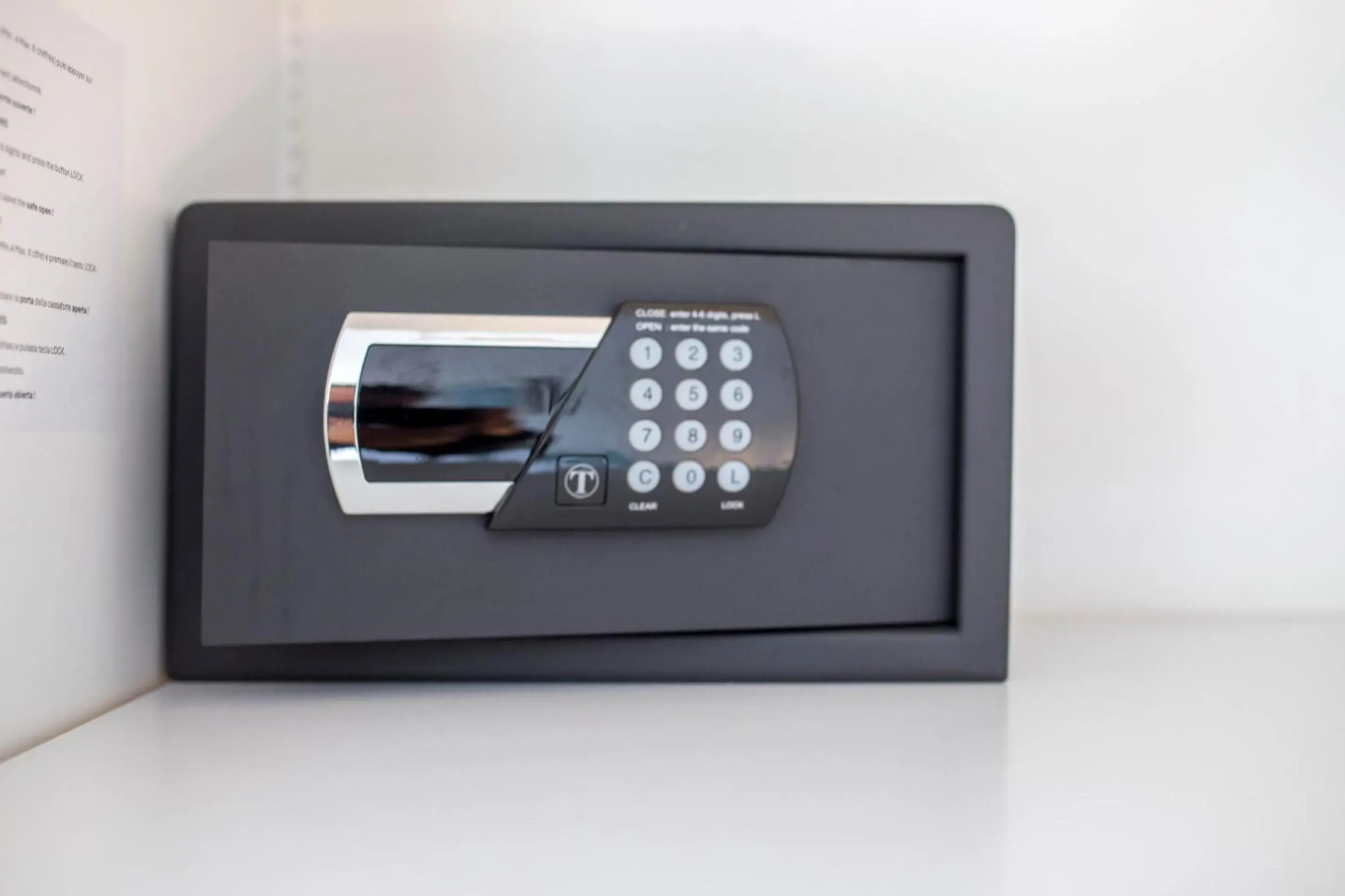 Classic Quadruple Room in Hôtel Paradis Classic Quadruple Room in Hôtel Paradis