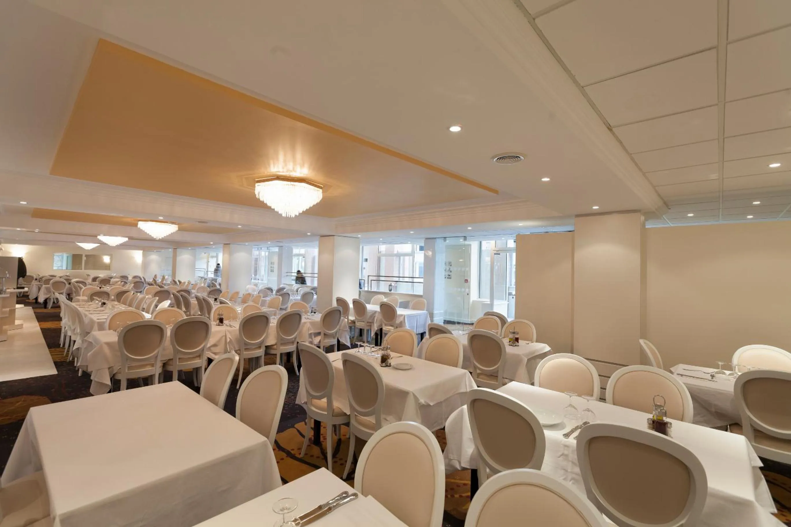 Restaurant/places to eat in Hôtel Paradis