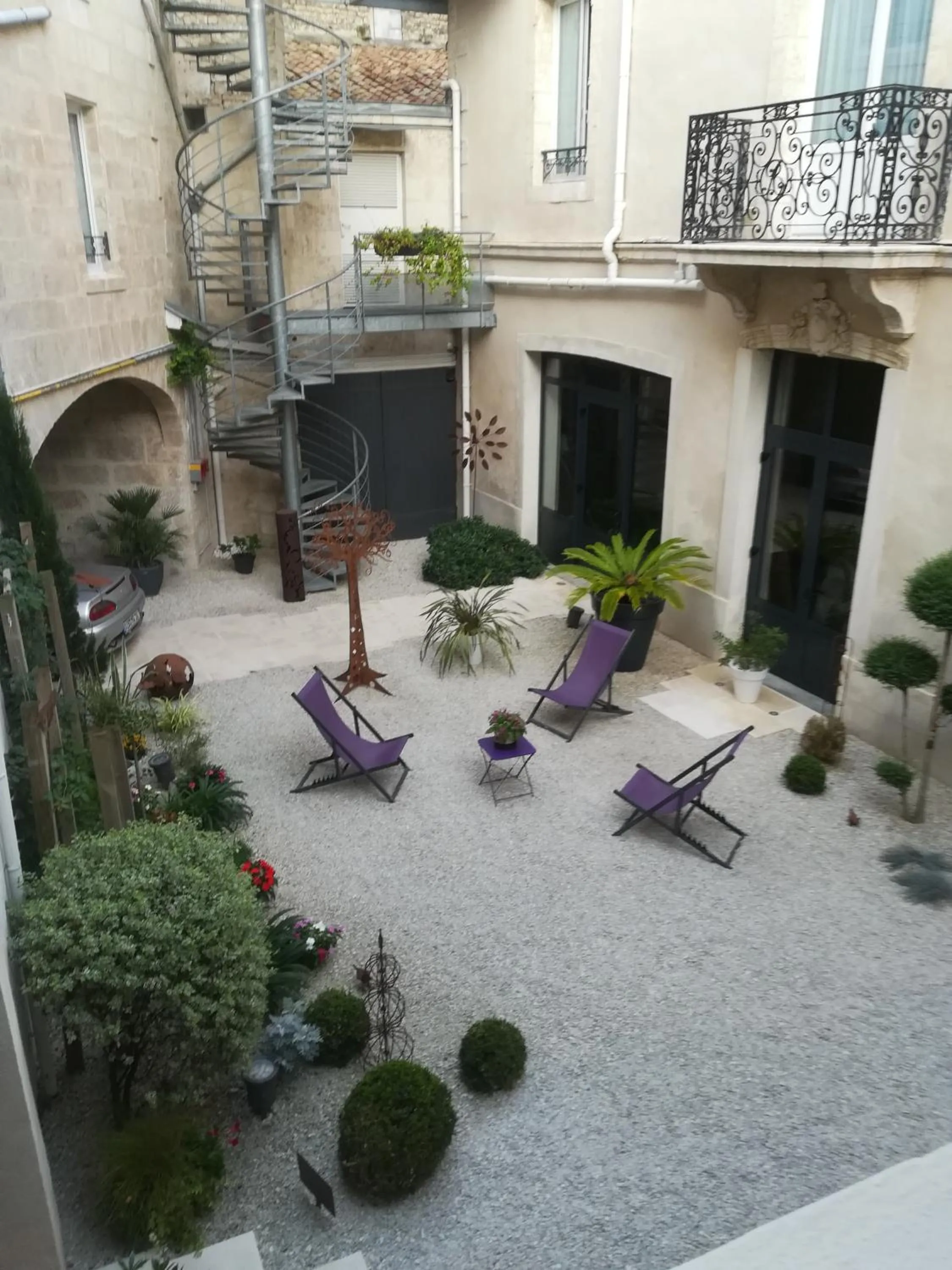 Patio in France Hôtel