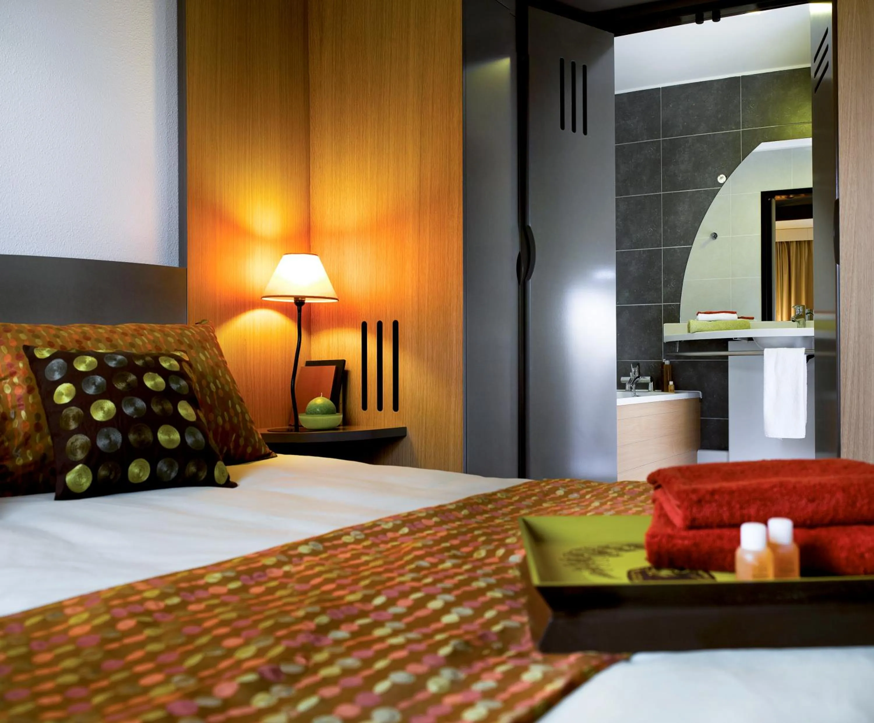 Photo of the whole room, Bed in Aparthotel Adagio Nantes Centre