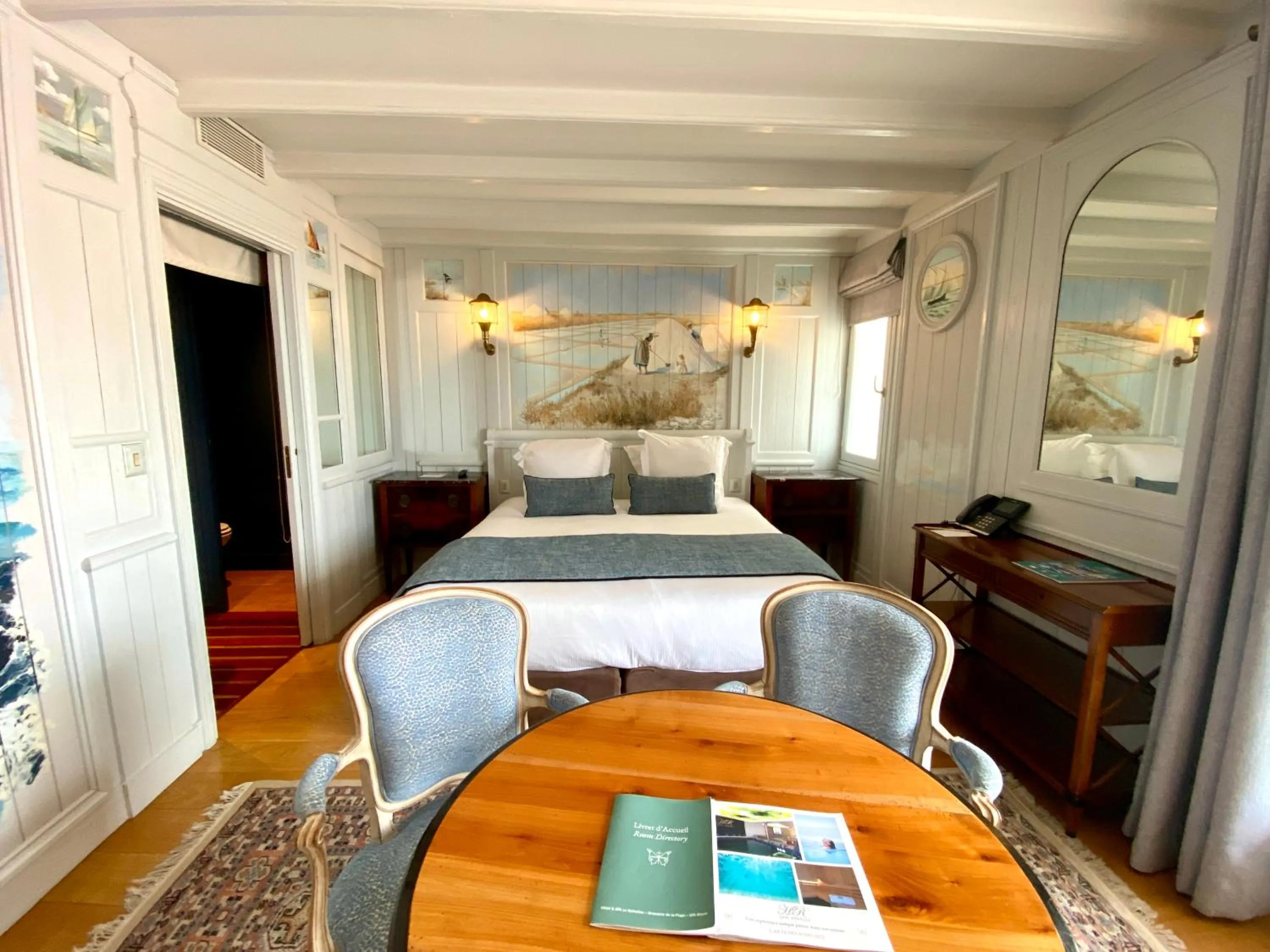 Photo of the whole room, Bed in HR Hôtel-Restaurant & Spa Marin