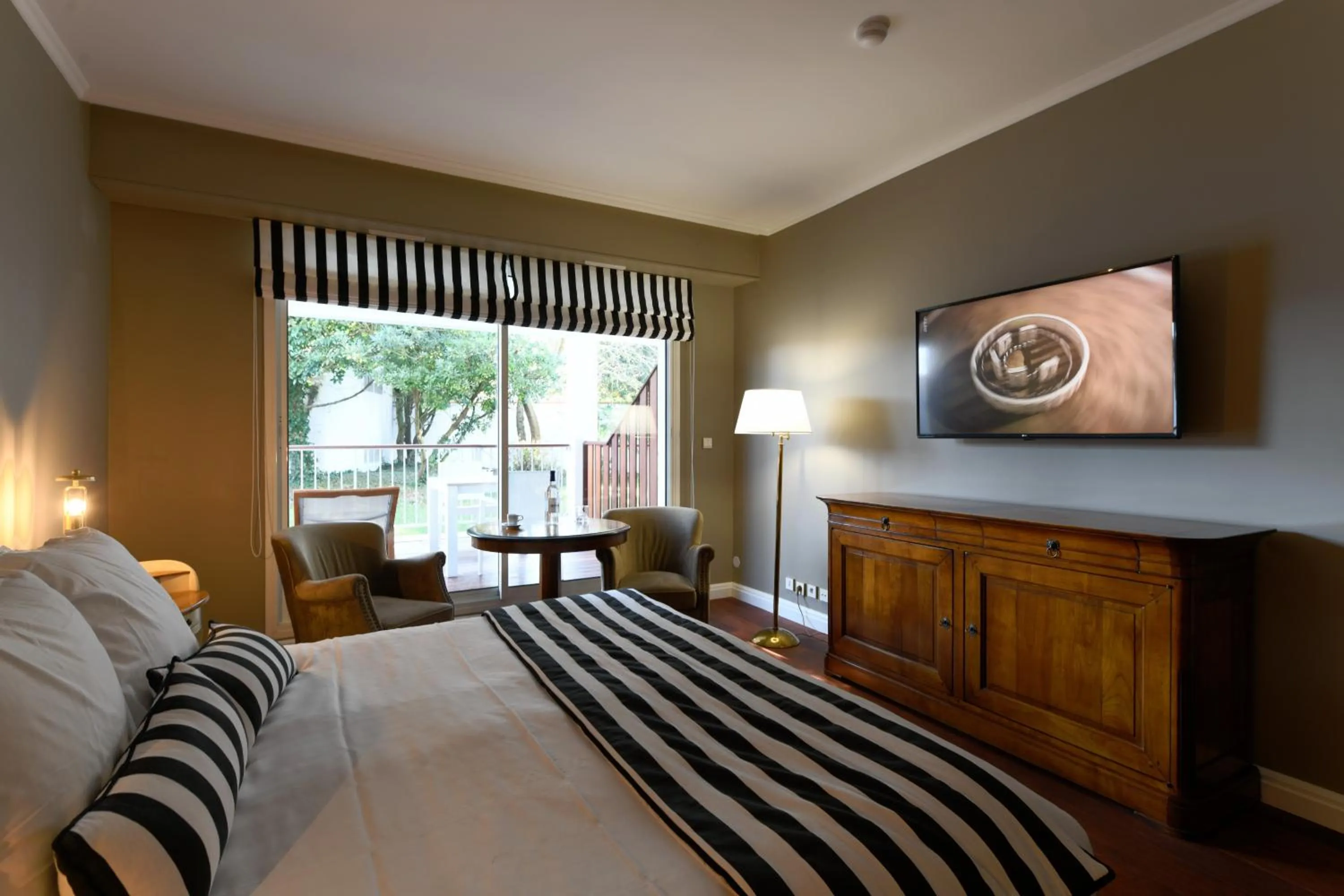 Bedroom, Bed in HR Hôtel-Restaurant & Spa Marin