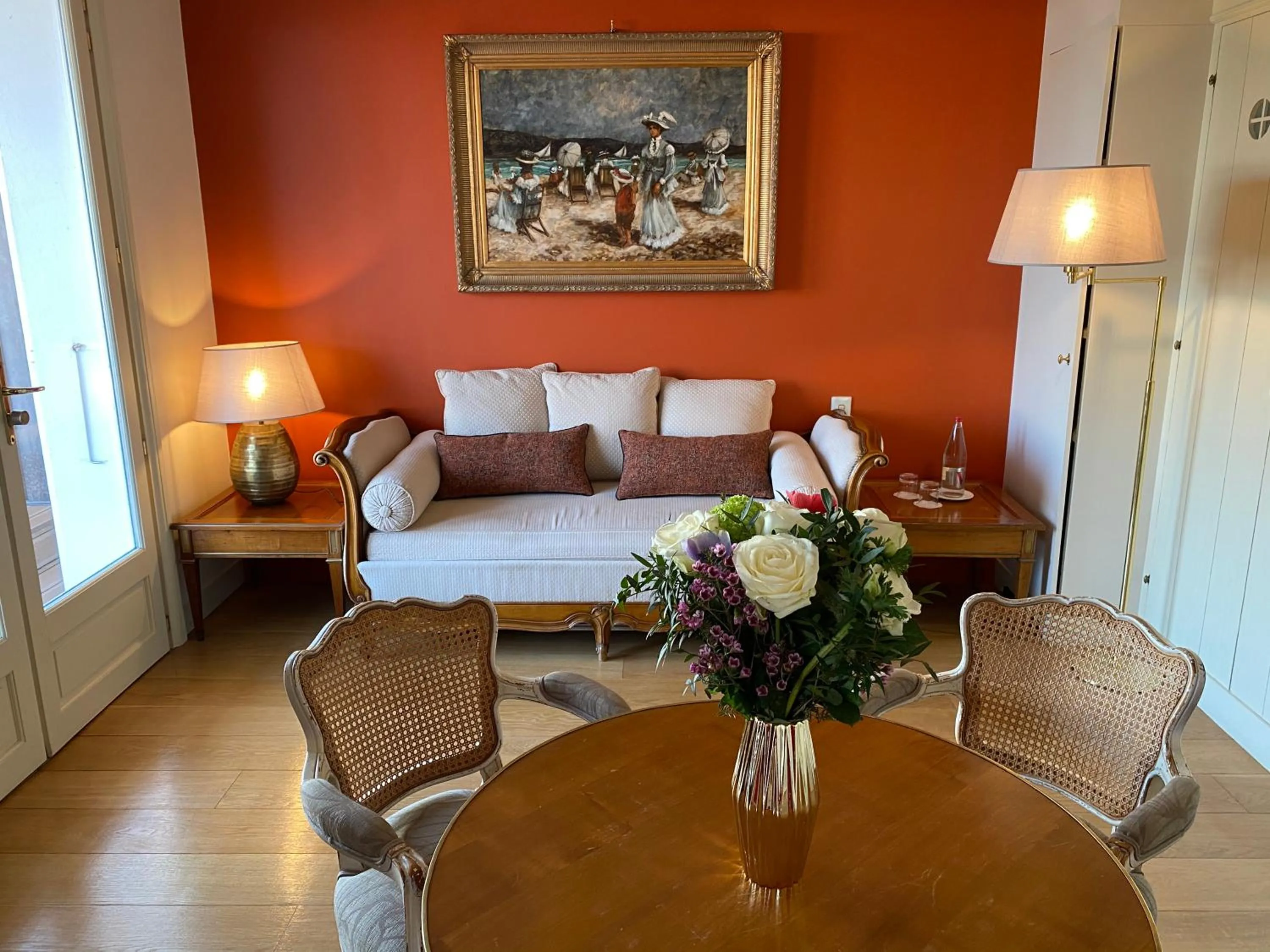 Living room, Bed in HR Hôtel-Restaurant & Spa Marin