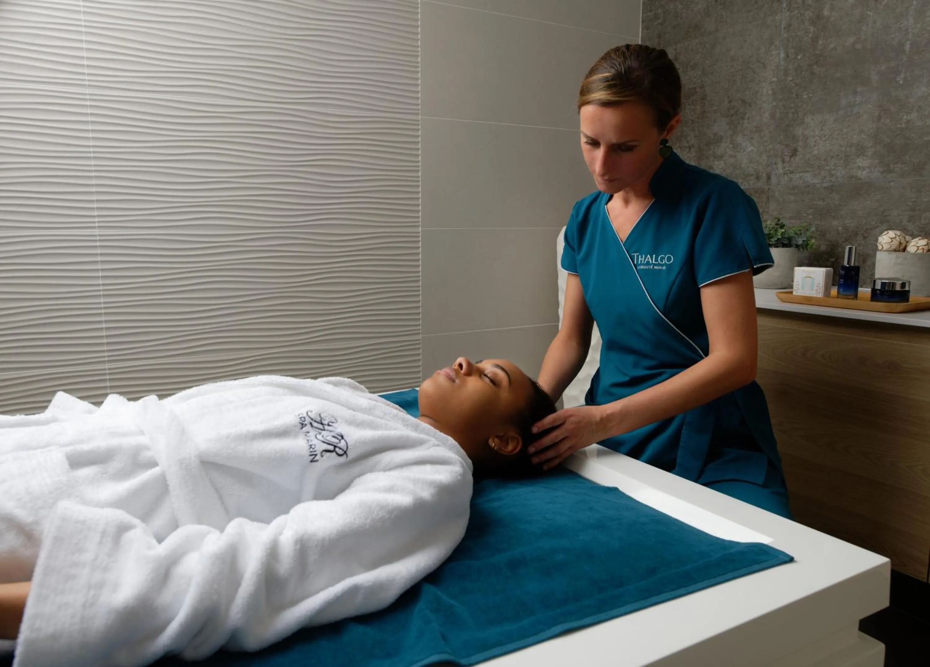 Massage in HR Hôtel-Restaurant & Spa Marin
