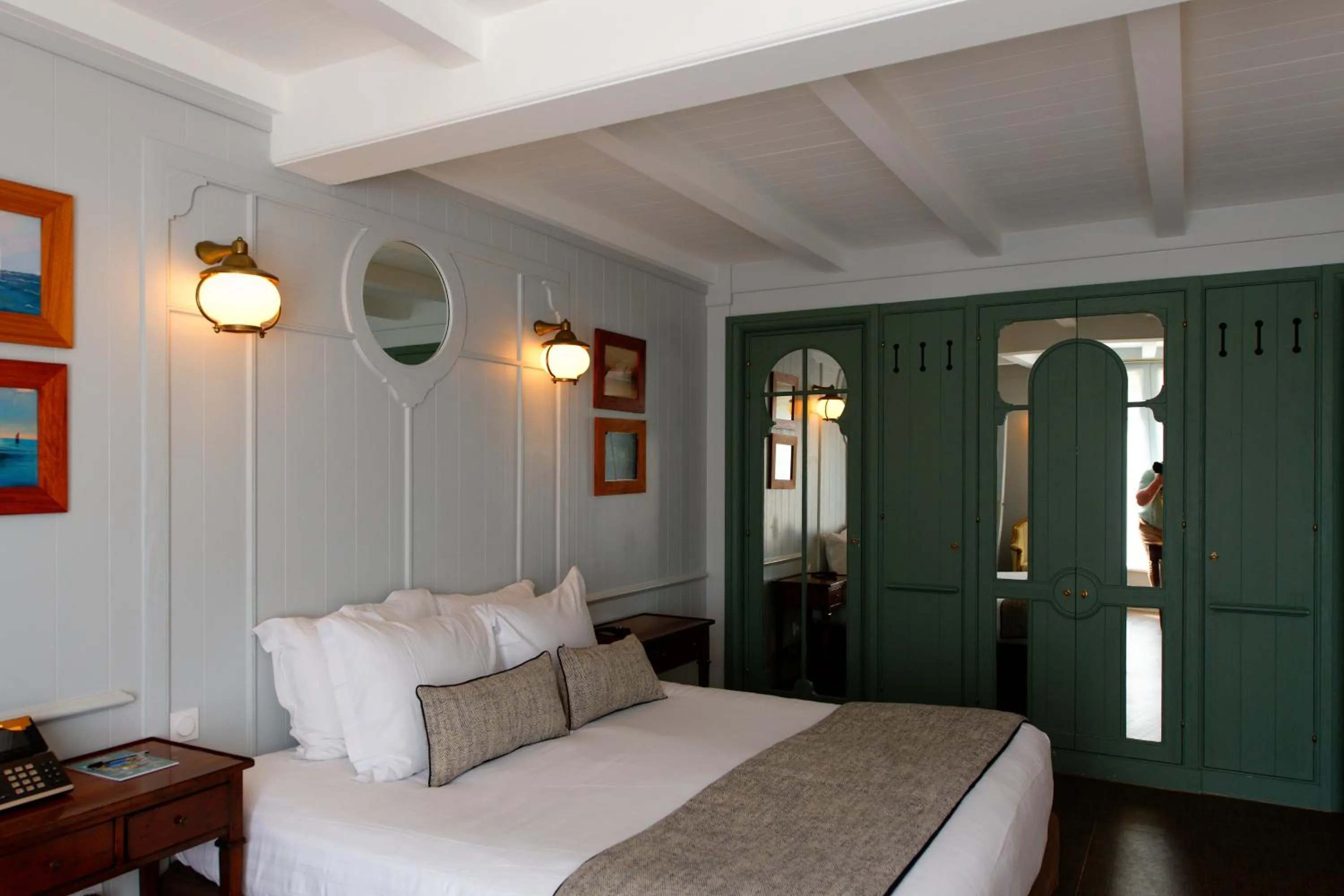 Photo of the whole room, Bed in HR Hôtel-Restaurant & Spa Marin