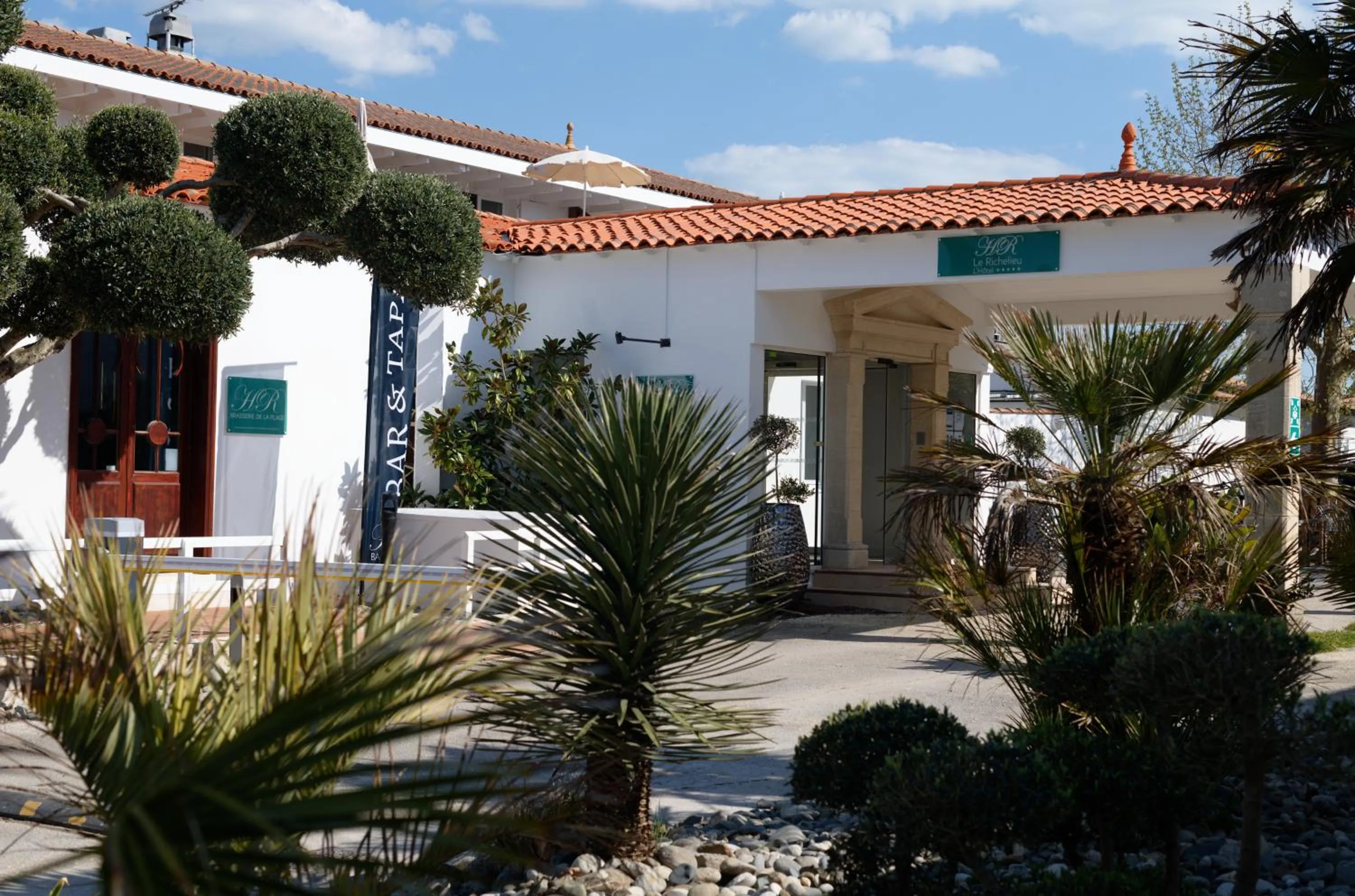 Facade/entrance in HR Hôtel-Restaurant & Spa Marin