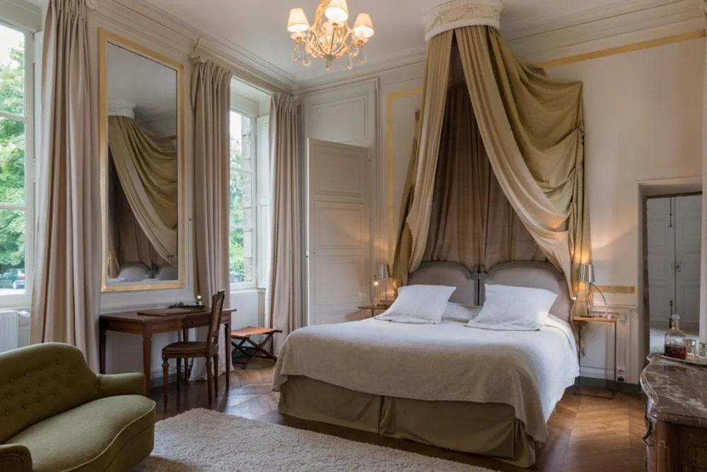 Photo of the whole room, Bed in Château de Saint Paterne