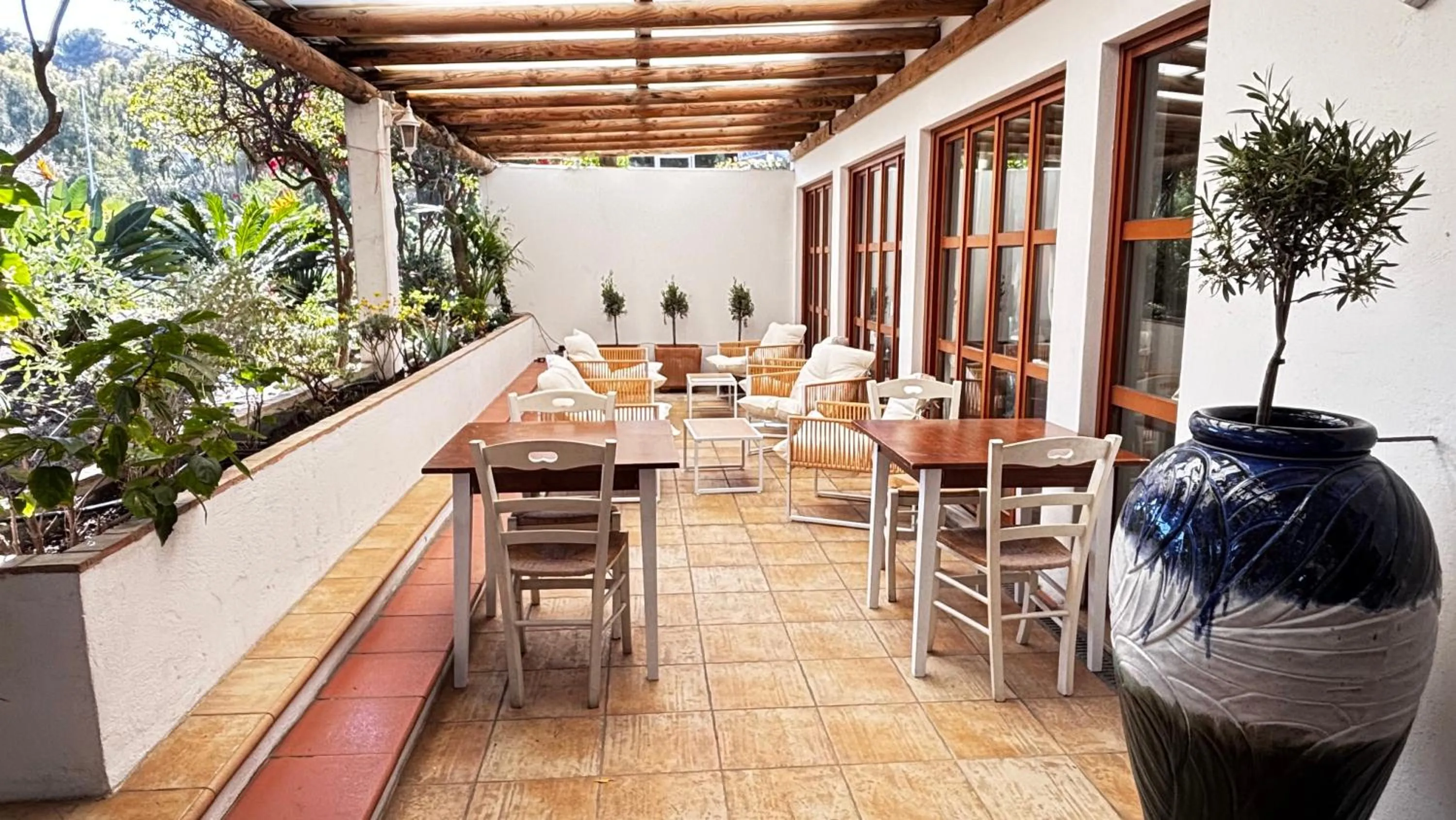 Restaurant/places to eat in Hotel La Bastide