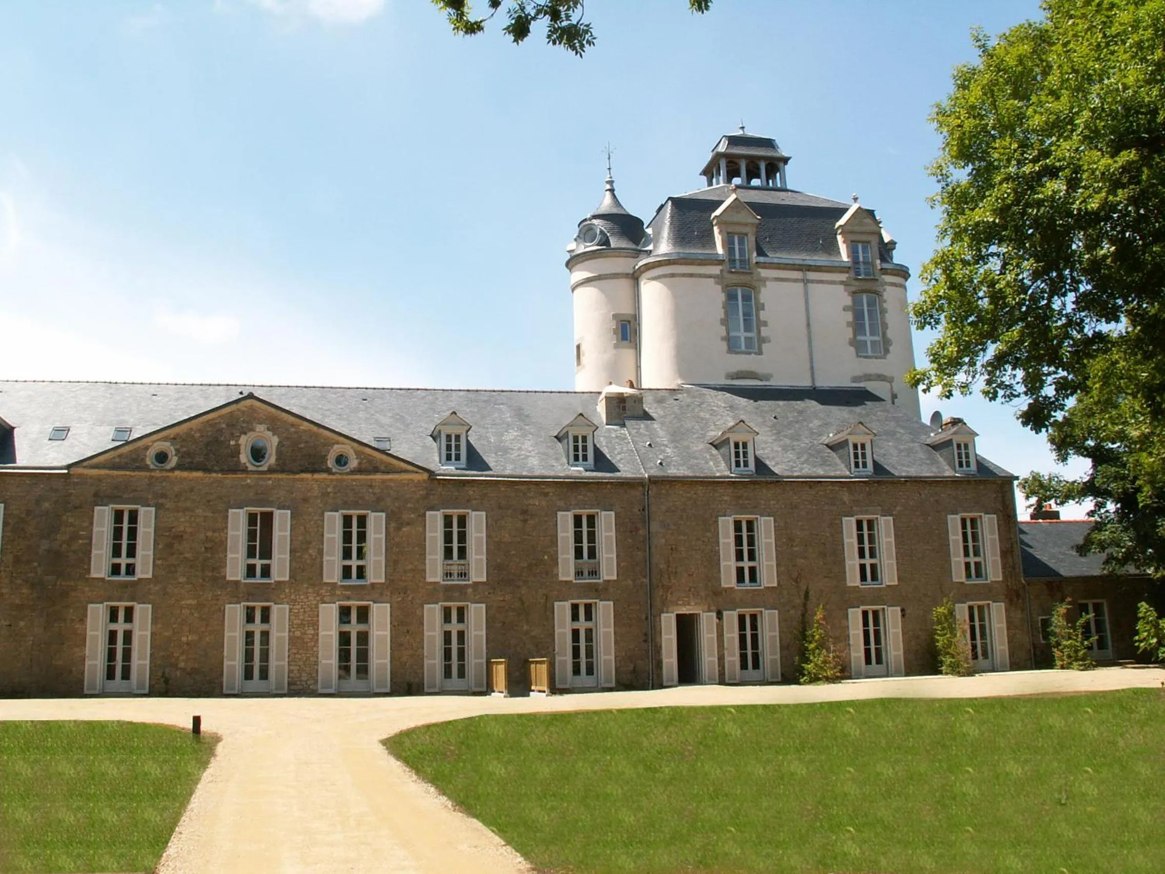 Facade/entrance in Résidence Odalys Le Château de Kéravéon