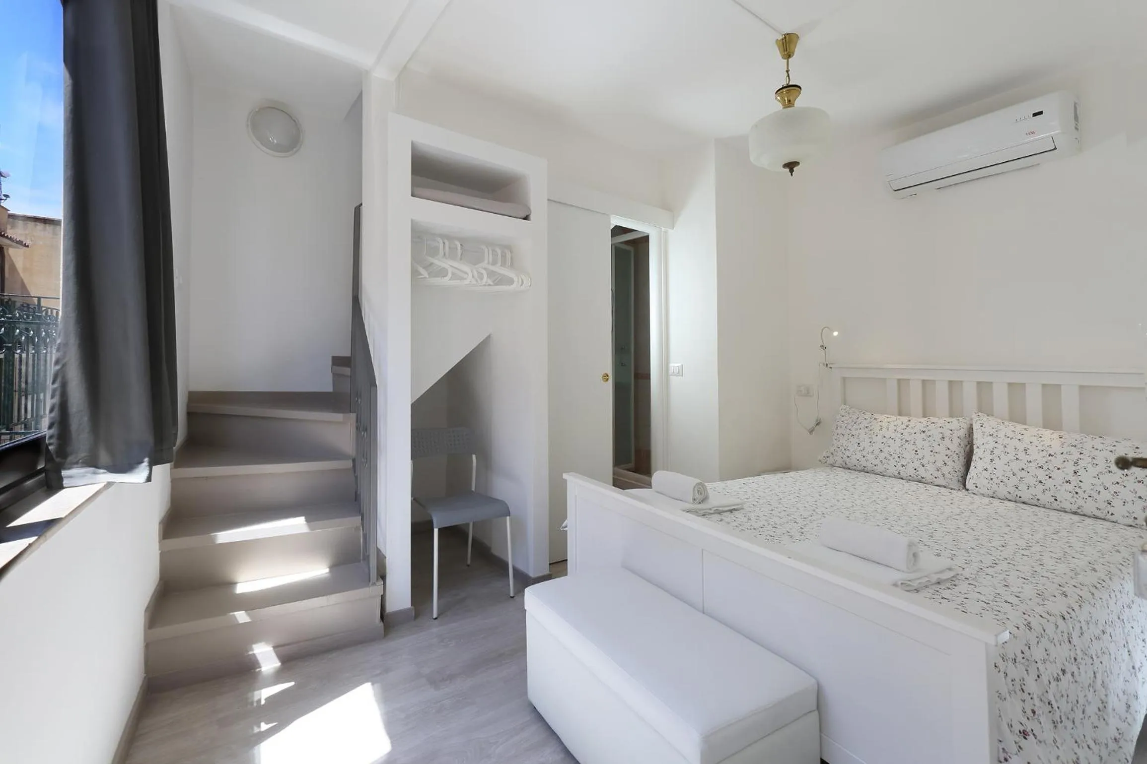 Toilet, Bed in Casa Fresta