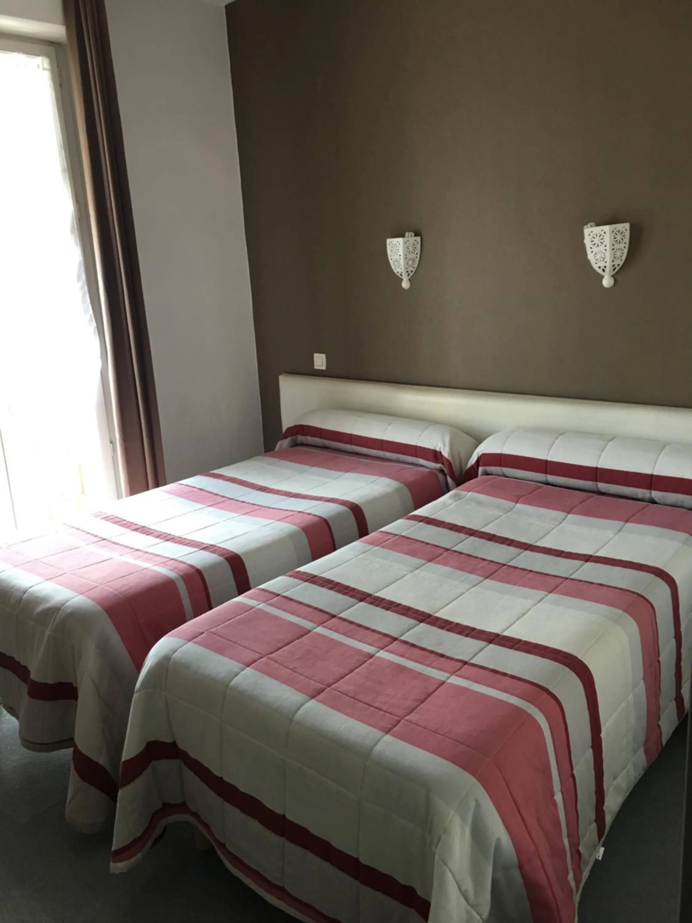 Bedroom in Hôtel Océan