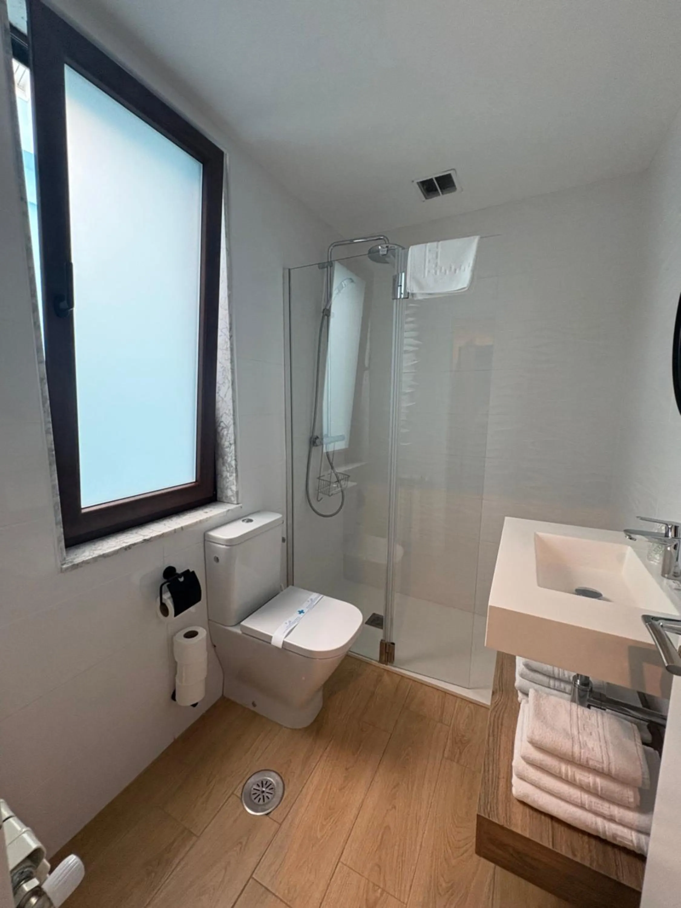 Shower in Hotel Puerto de Llanes