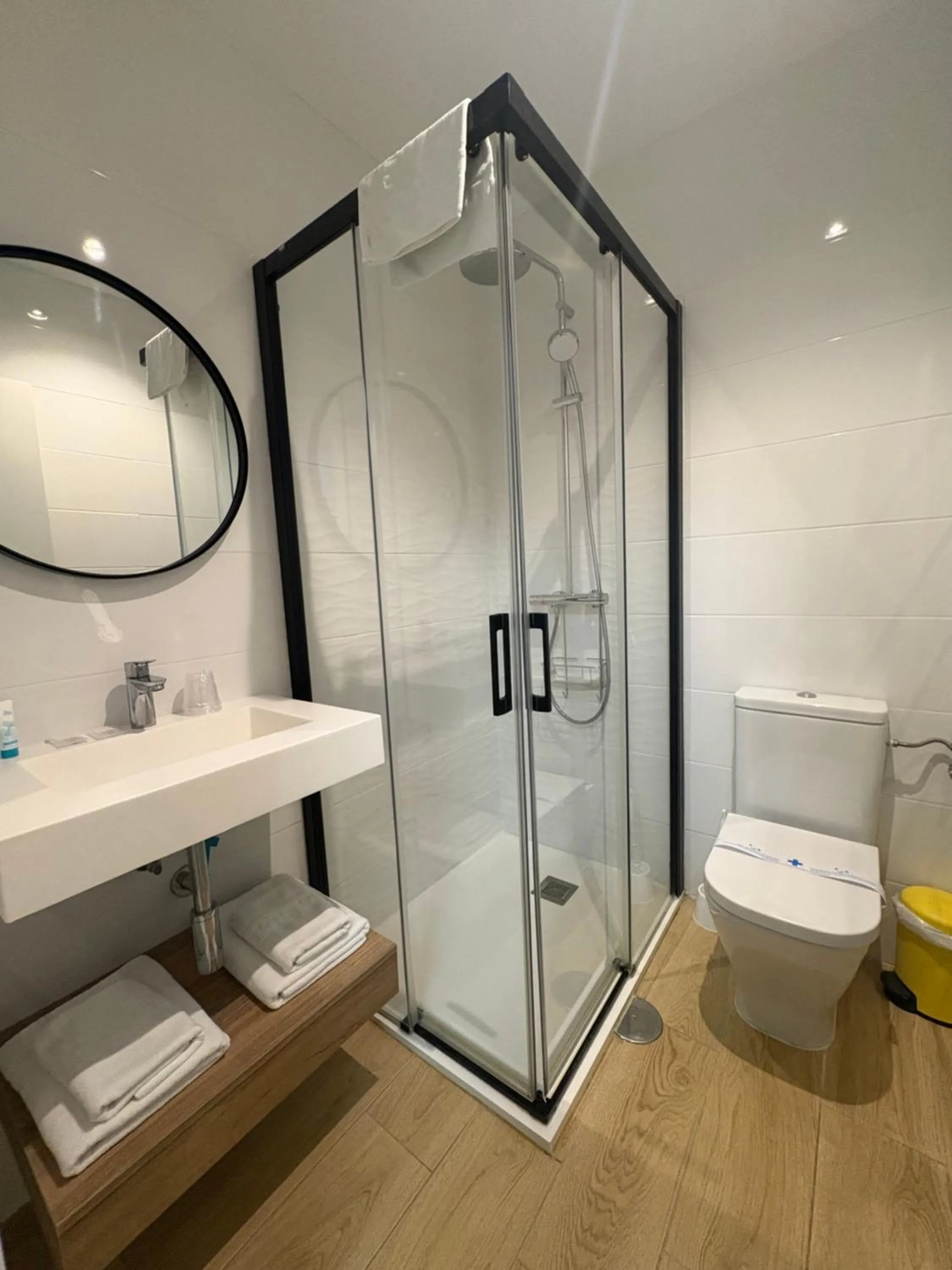 Shower in Hotel Puerto de Llanes