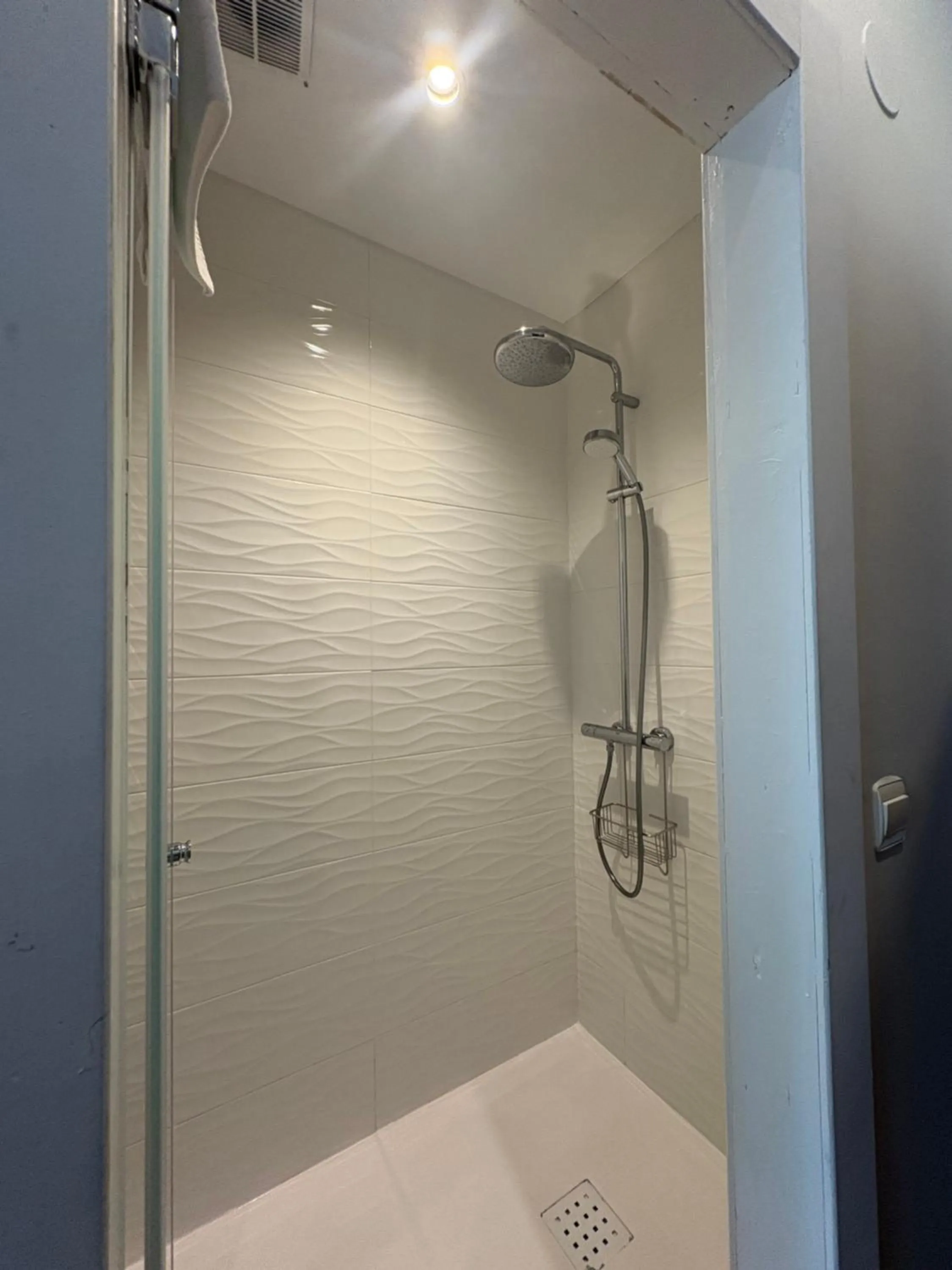 Shower in Hotel Puerto de Llanes