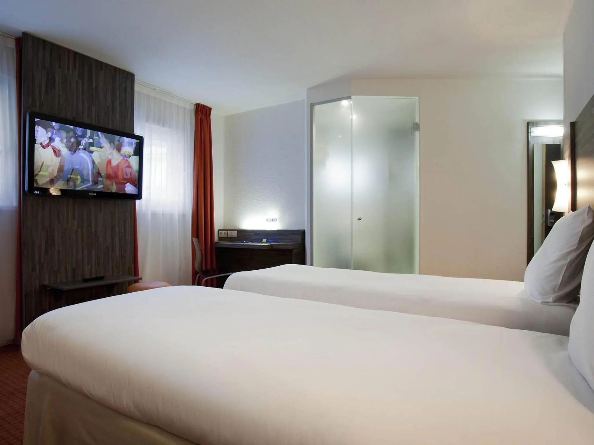 Bedroom, Bed in ibis Styles Rennes Centre Gare Nord