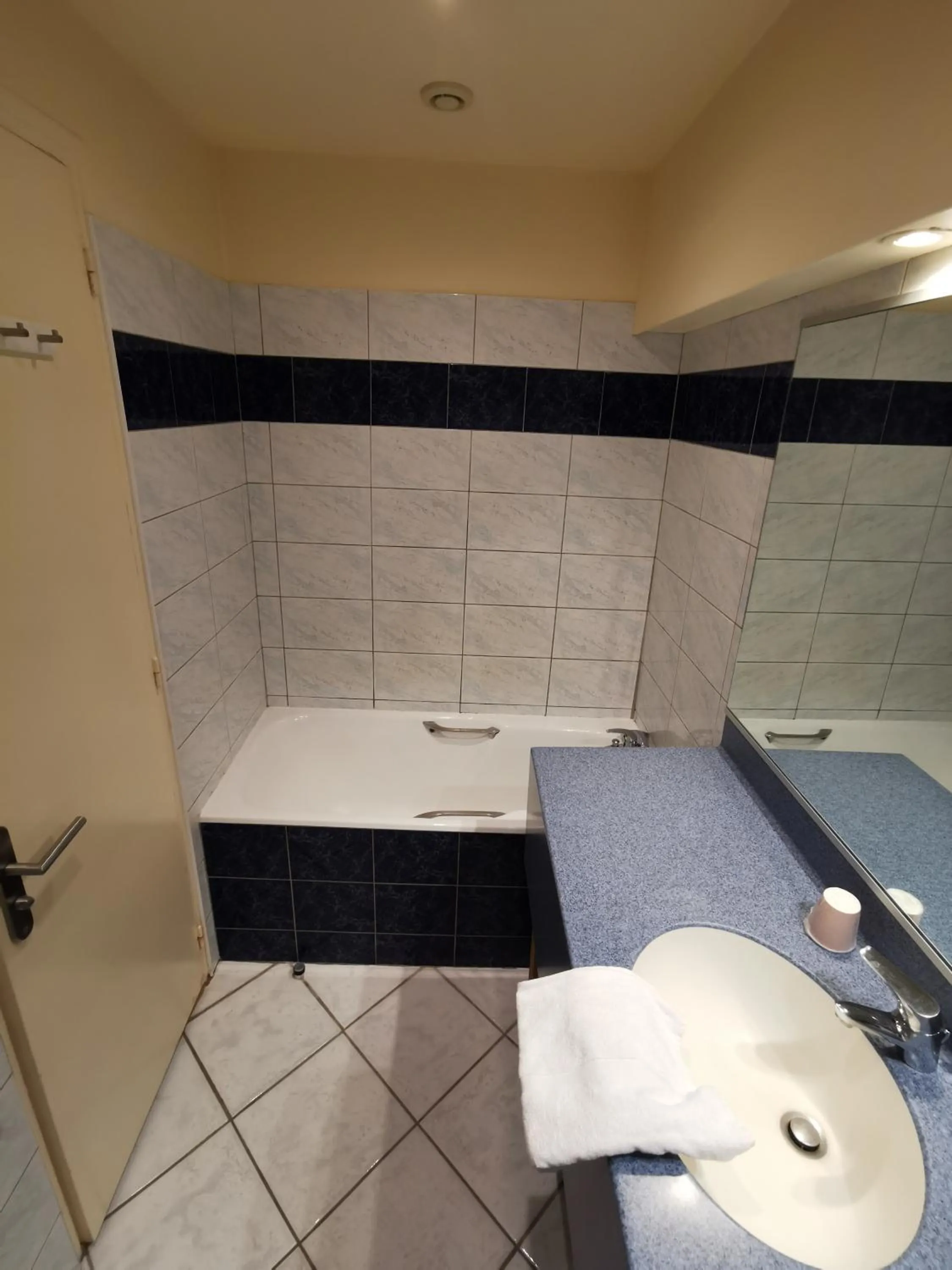 Bath in Hotel Des Falaises