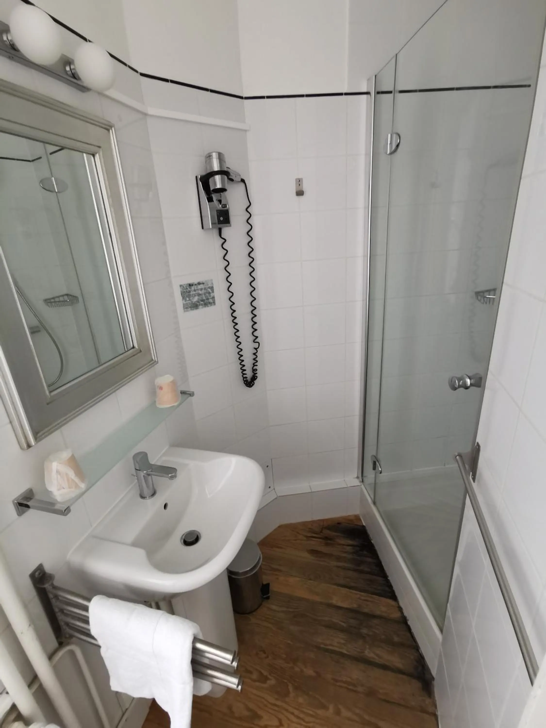 Bathroom in Hotel Des Falaises