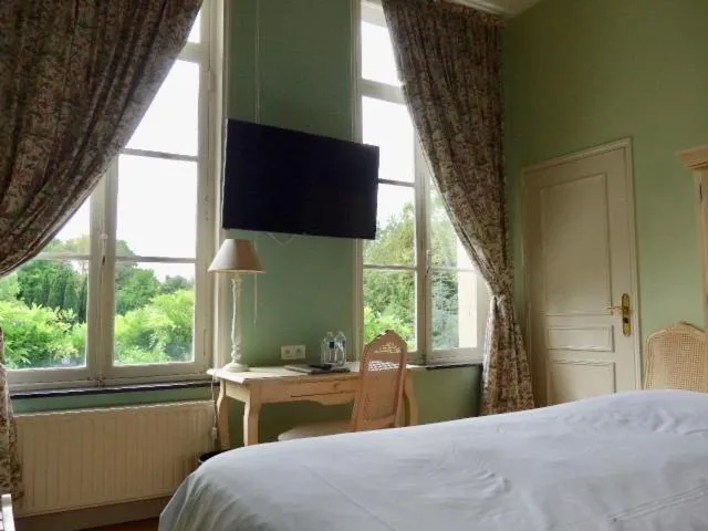 Bed in Chateau D'aubry