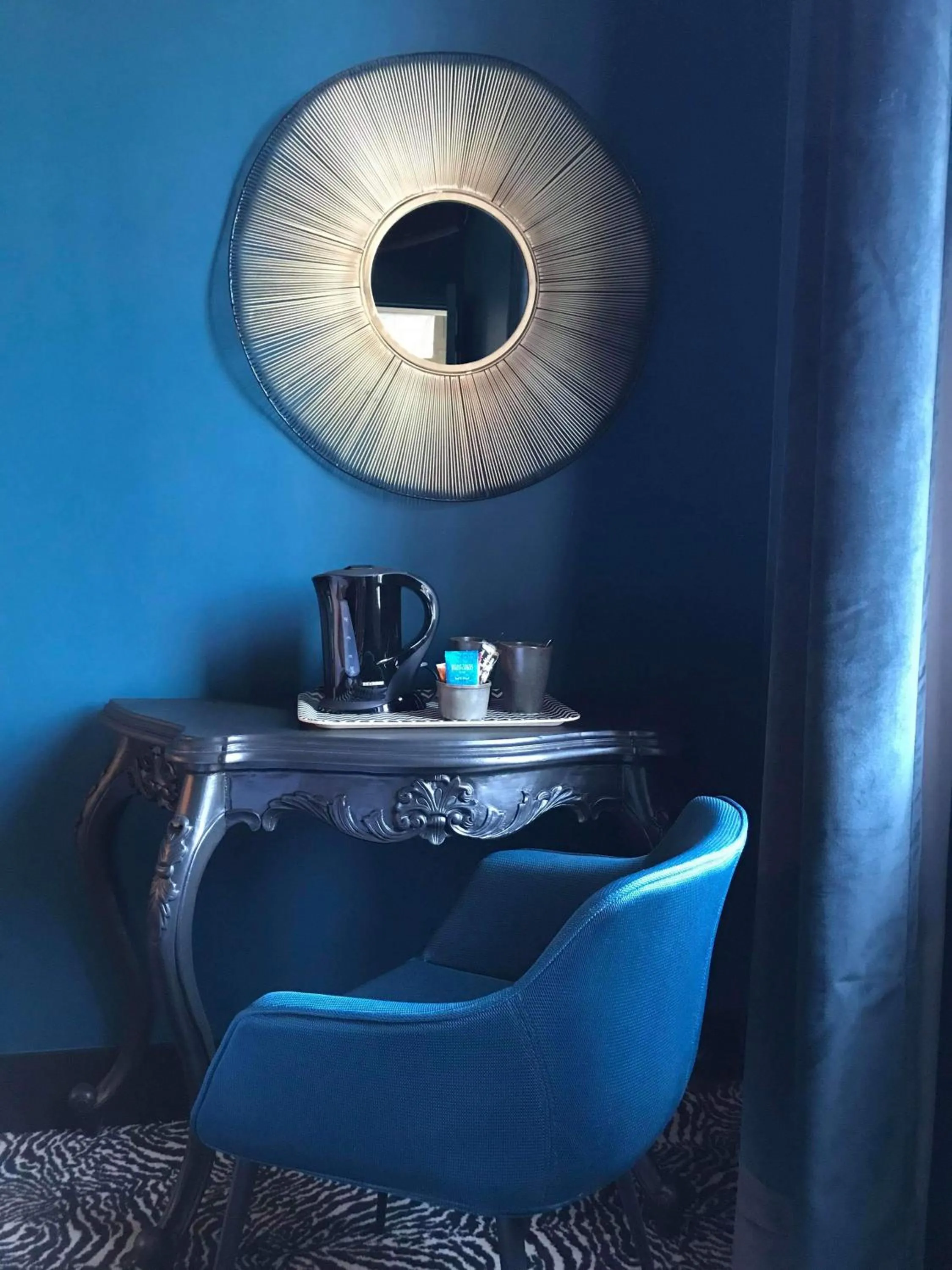 Coffee/tea facilities in La villa 10 HÔTEL SPA