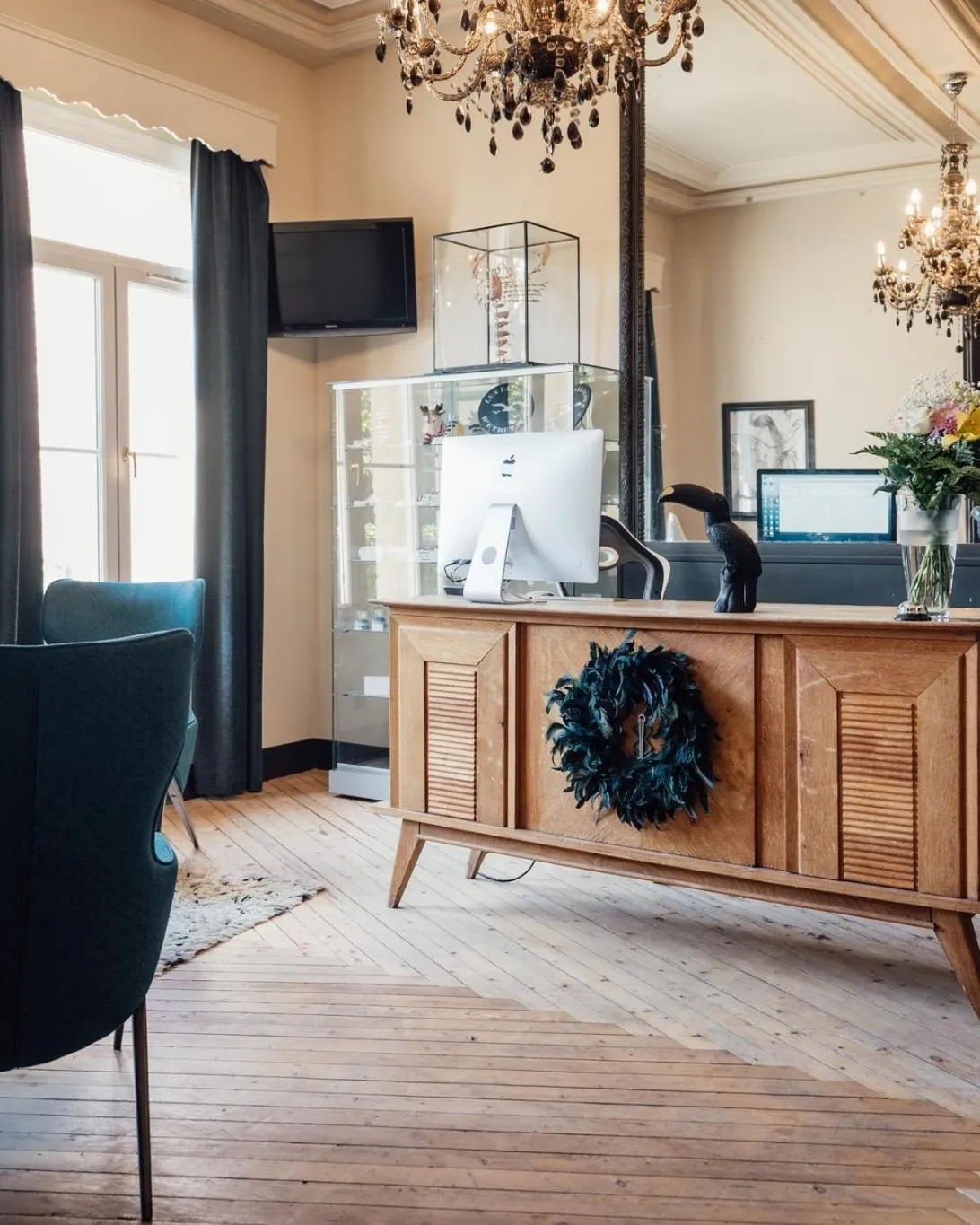 Lobby or reception in La villa 10 HÔTEL SPA