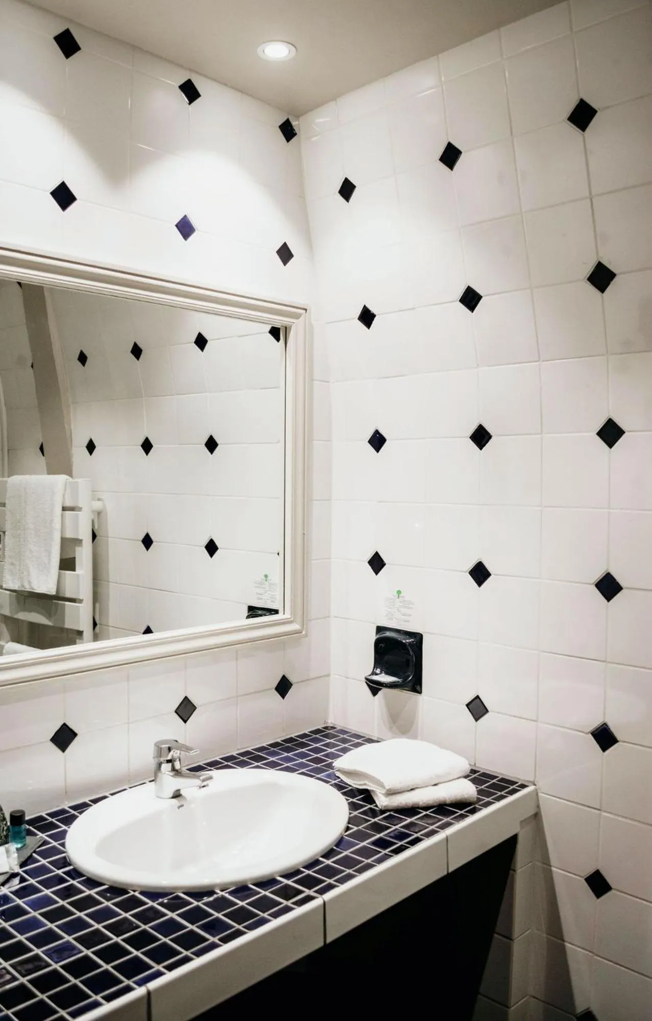 Bathroom in La villa 10 HÔTEL SPA