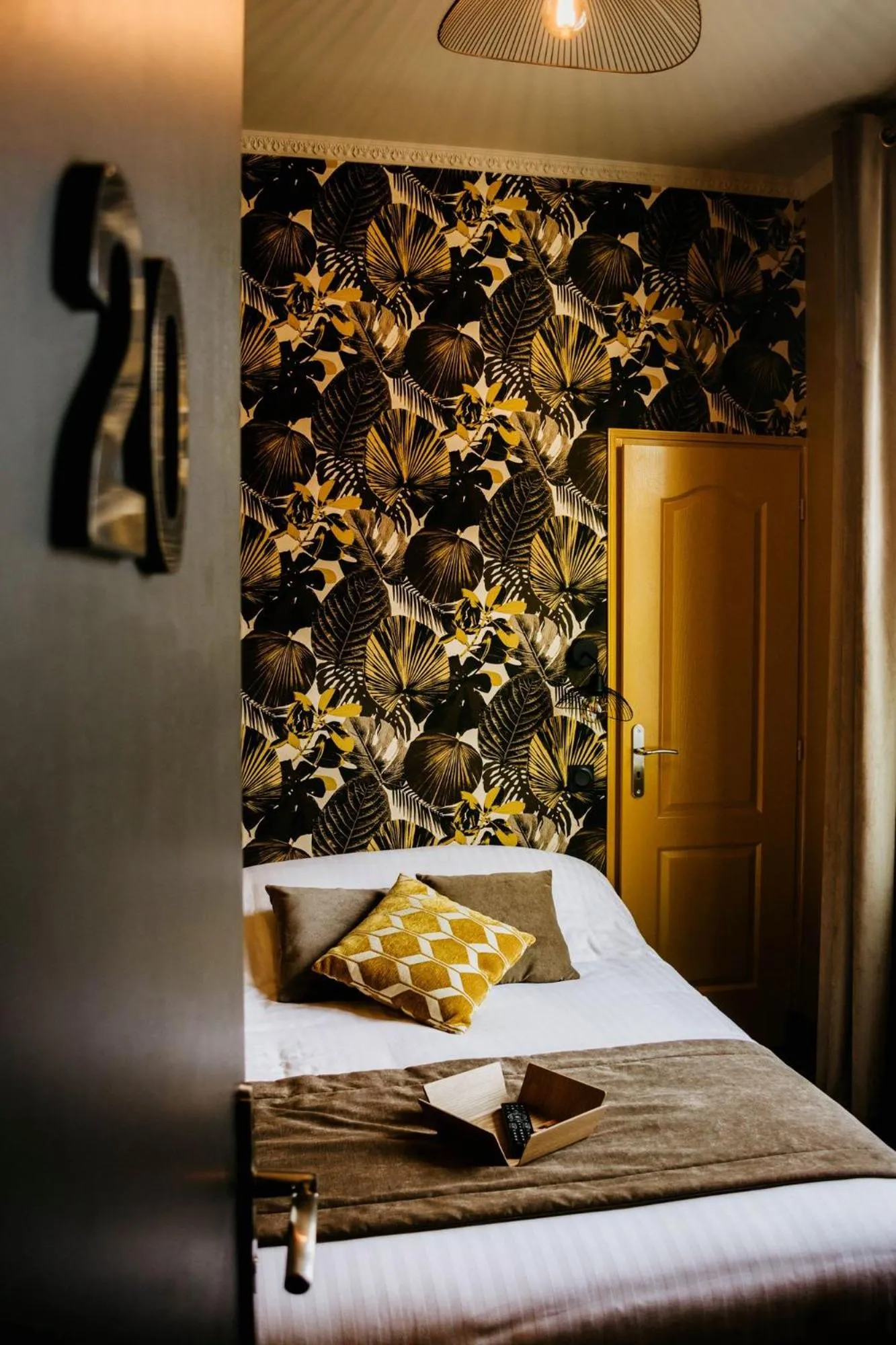 Bed in La villa 10 HÔTEL SPA