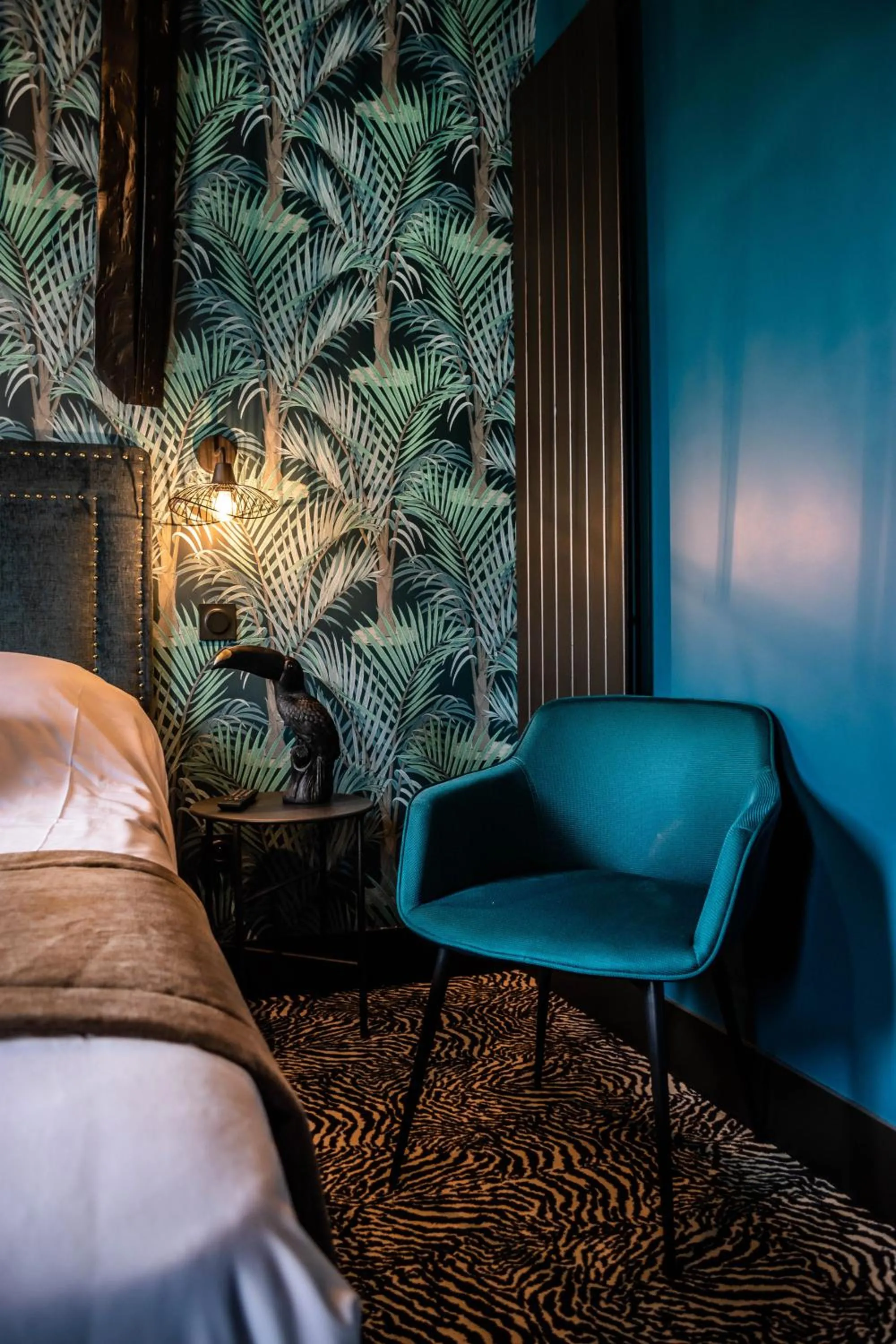 Decorative detail, Bed in La villa 10 HÔTEL SPA