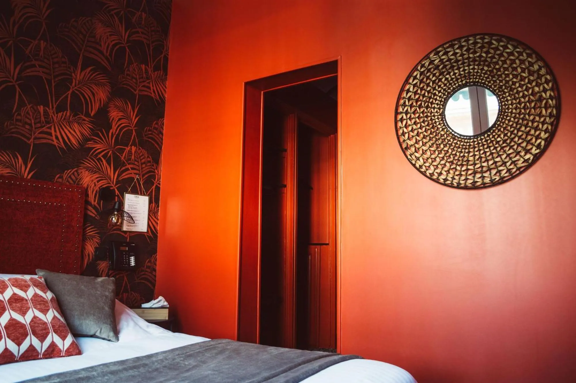 Decorative detail, Bed in La villa 10 HÔTEL SPA