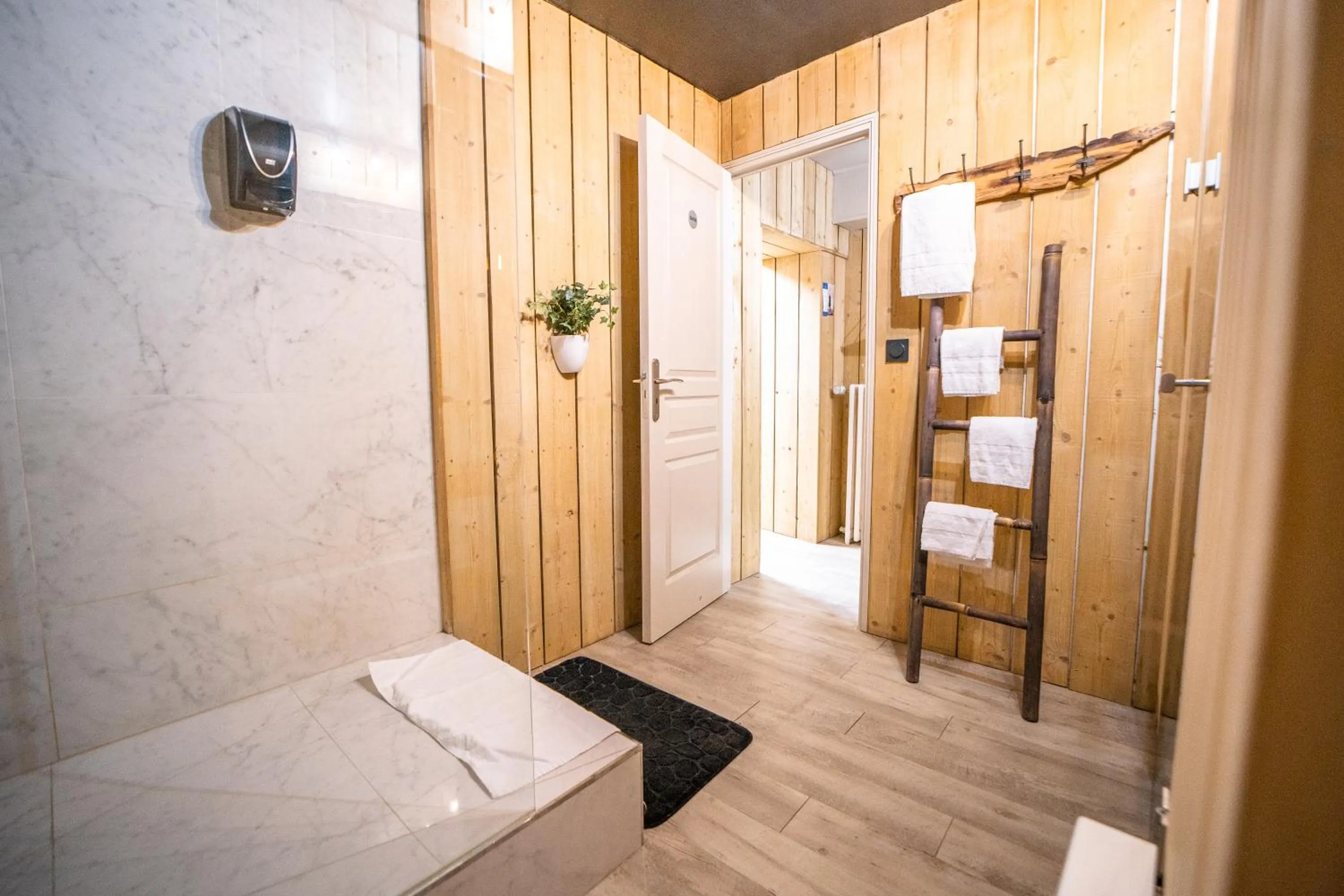 Bed in La villa 10 HÔTEL SPA