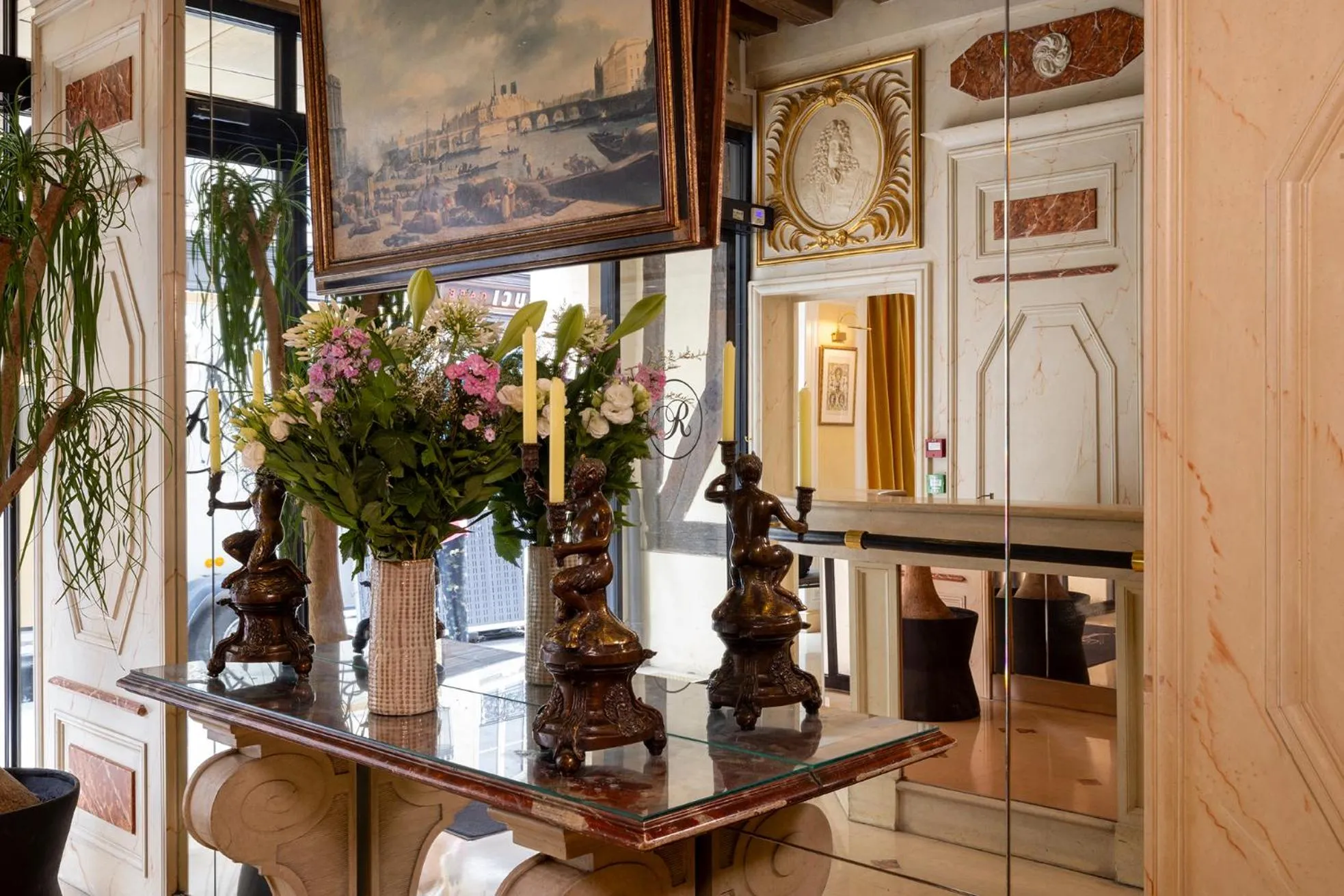 Property building in Hôtel Le Regent Paris