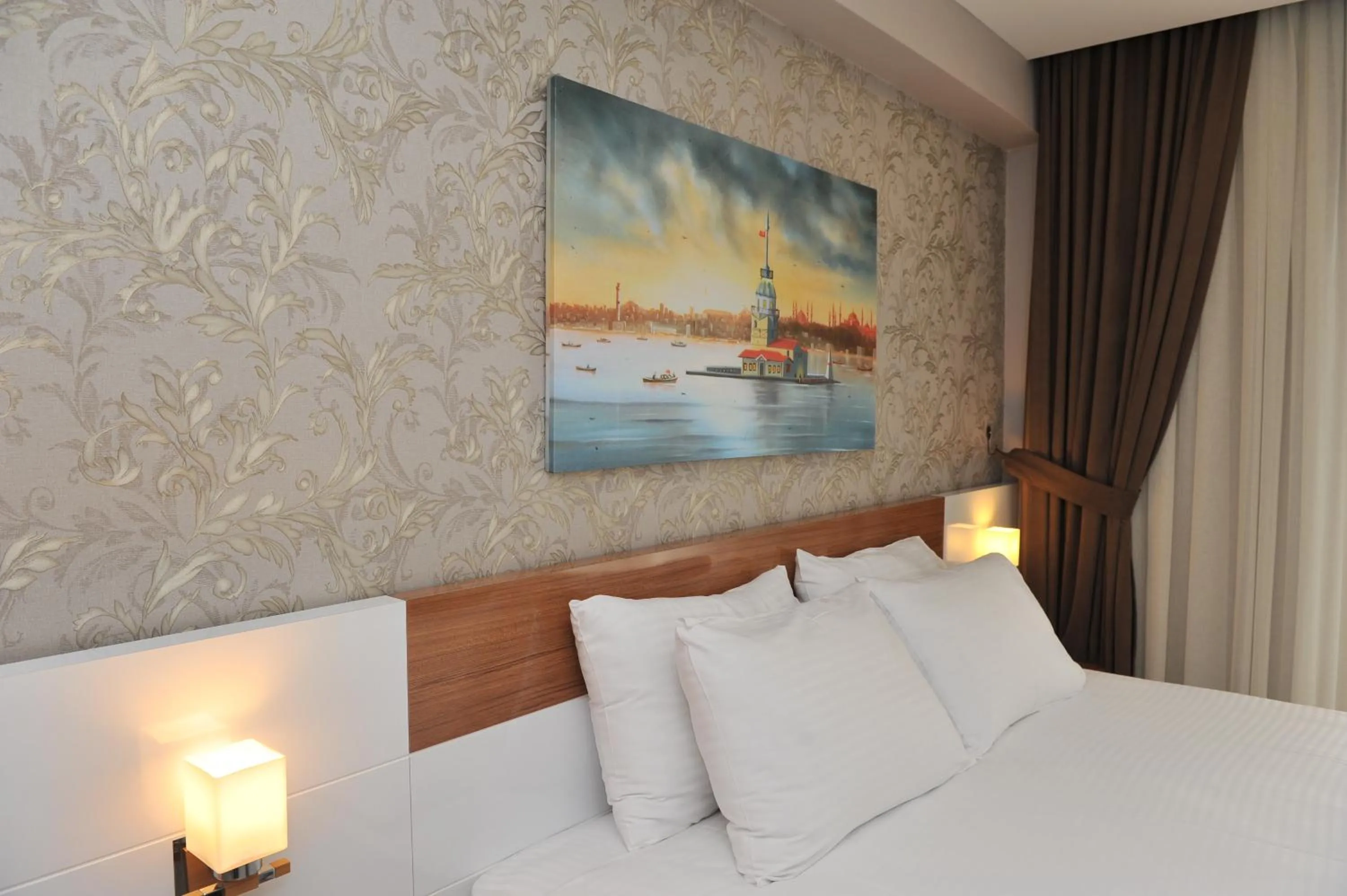 Bed in Qamar Prestige Suites