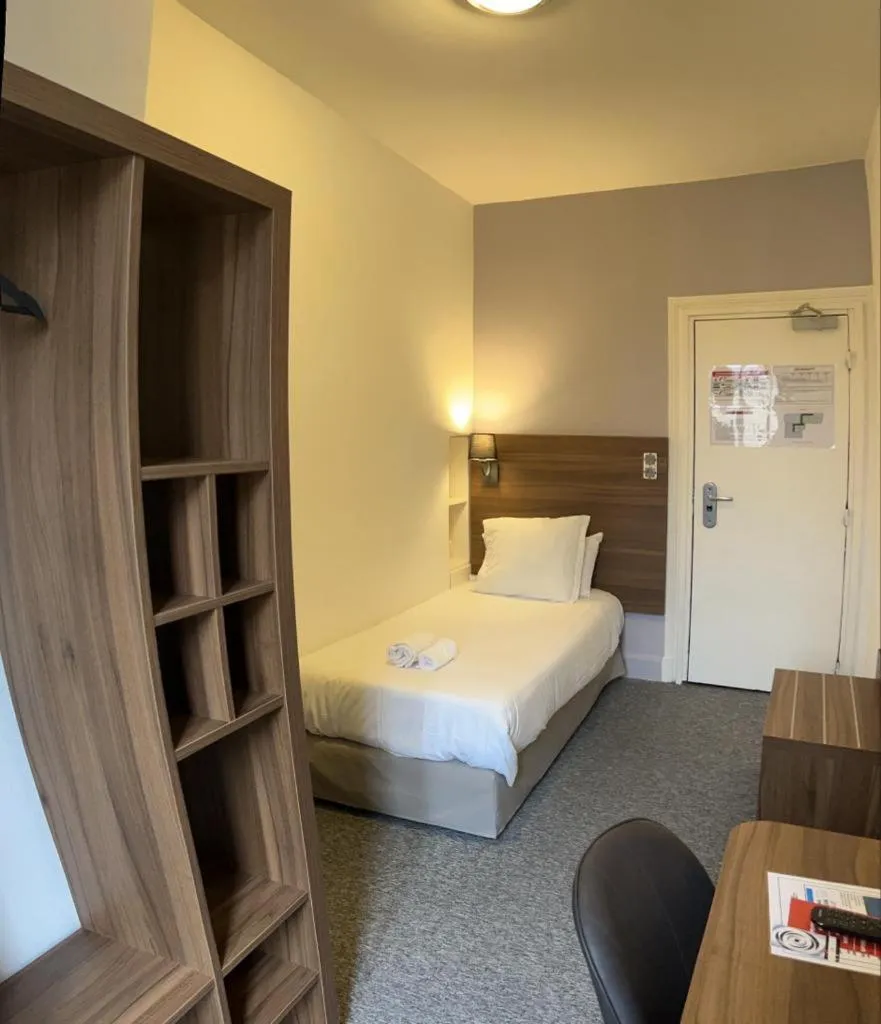 Bed in Hotel Moderne Vichy Soirée étape