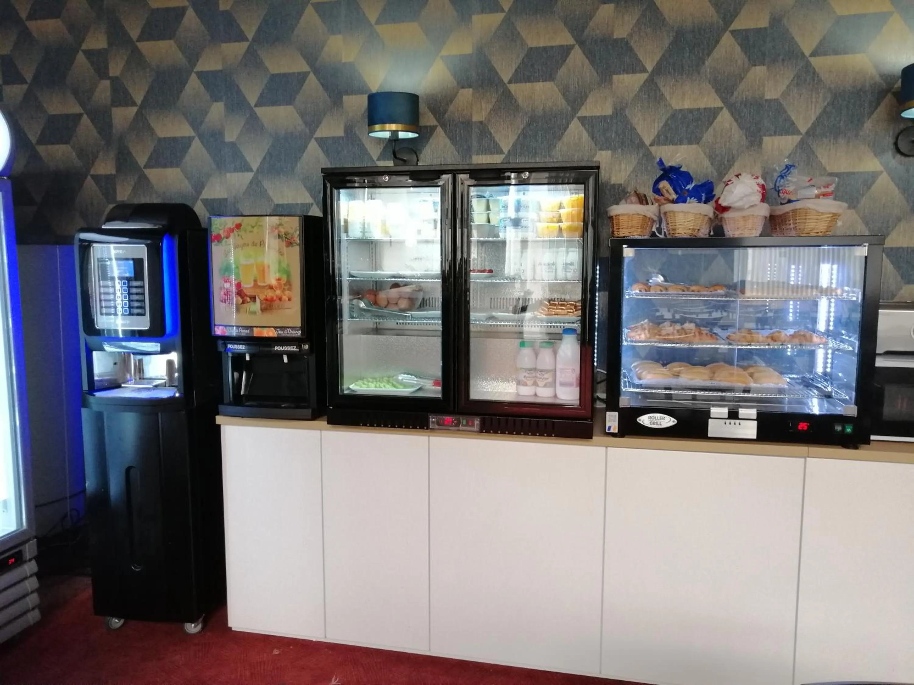 Food and drinks in Hotel Moderne Vichy Soirée étape