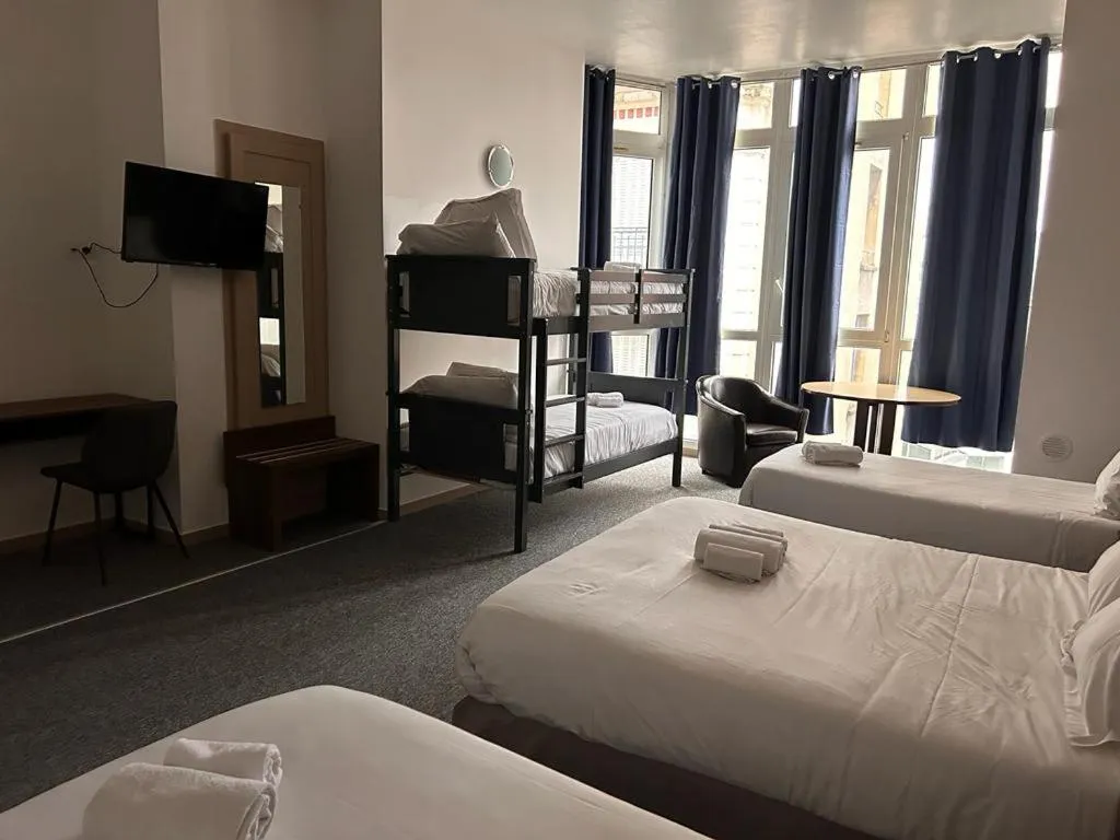 Bed in Hotel Moderne Vichy Soirée étape