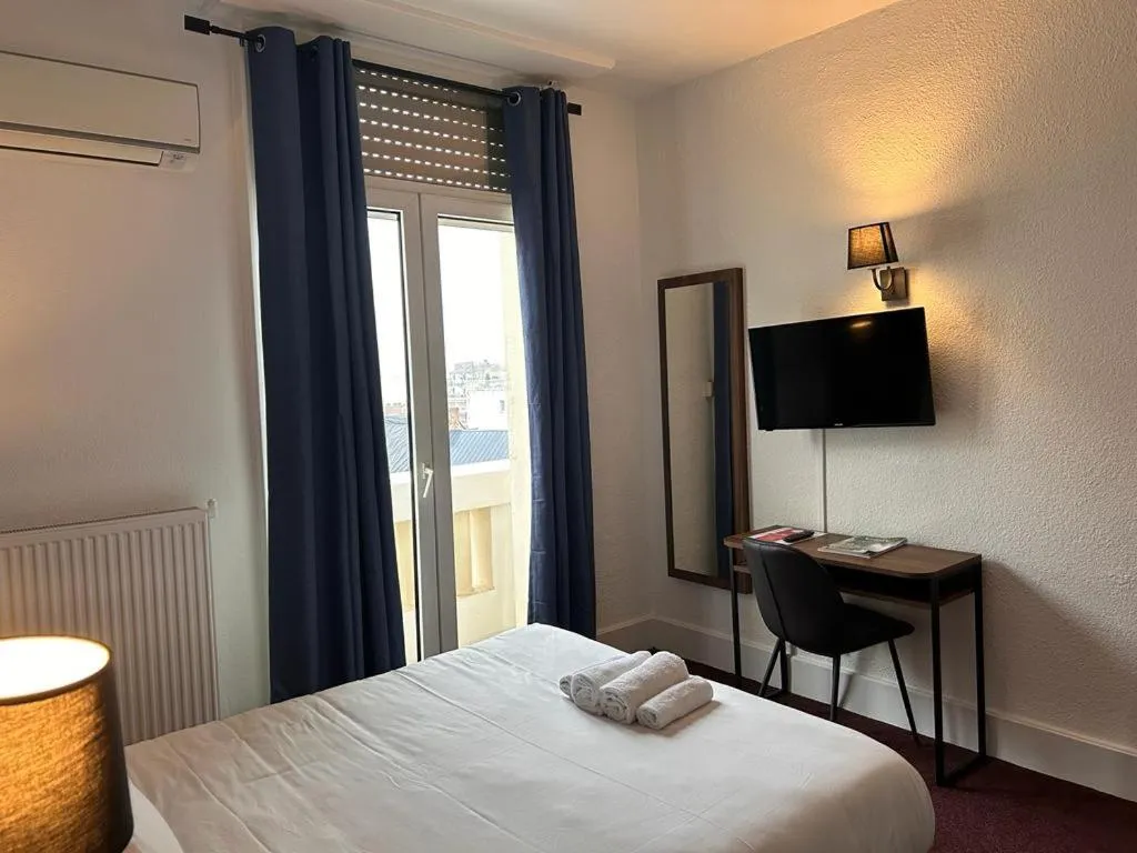 Bed in Hotel Moderne Vichy Soirée étape