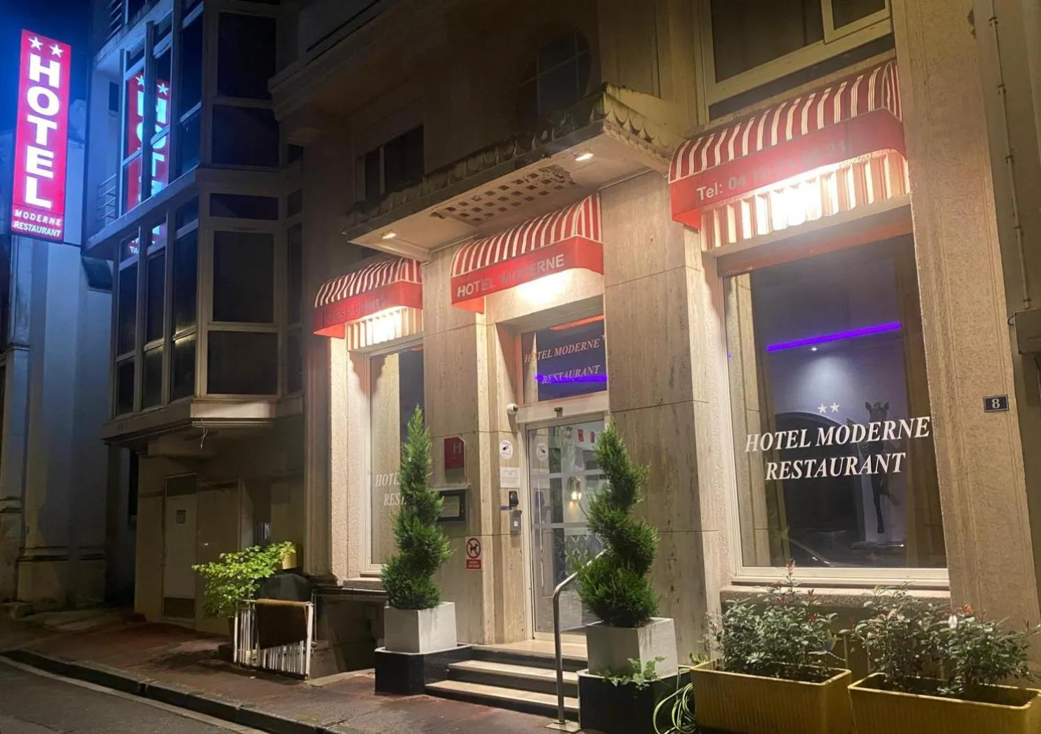 Property building in Hotel Moderne Vichy Soirée étape