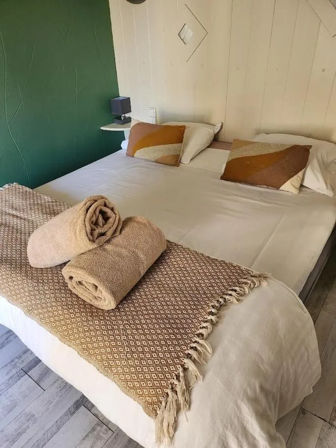 Bedroom, Bed in Ariane Hôtel