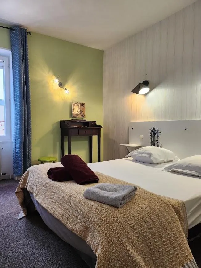 Bedroom, Bed in Ariane Hôtel