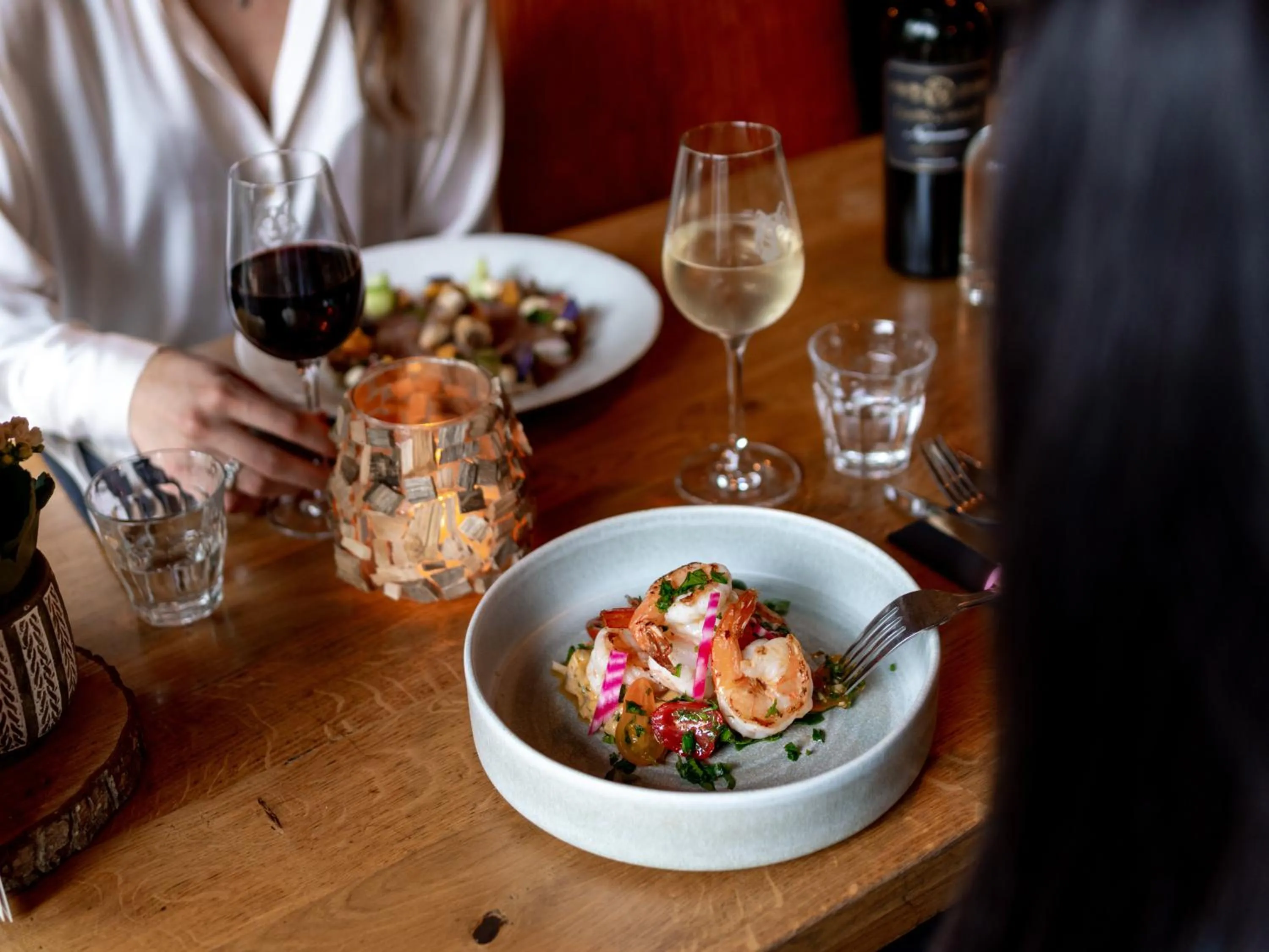 Food and drinks in Wolf Hotel Kitchen & Bar