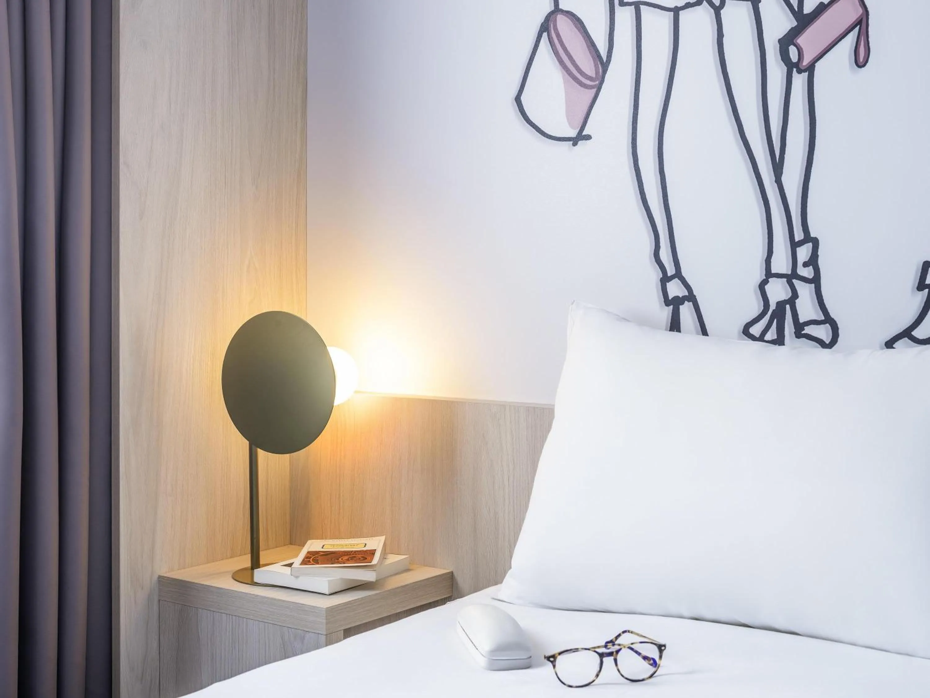 Bedroom, Bed in ibis Styles Sceaux Paris Sud