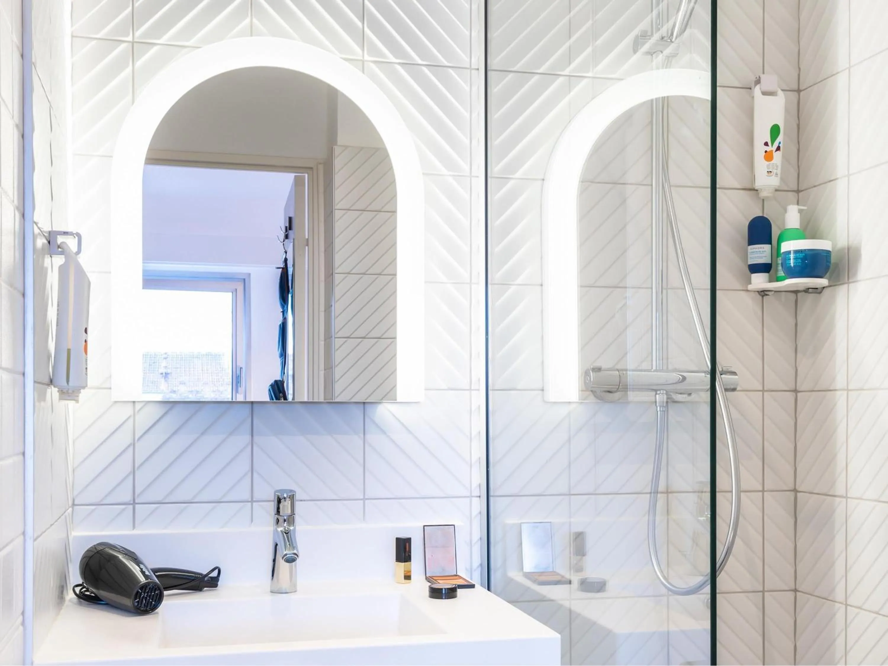 Bedroom in ibis Styles Sceaux Paris Sud