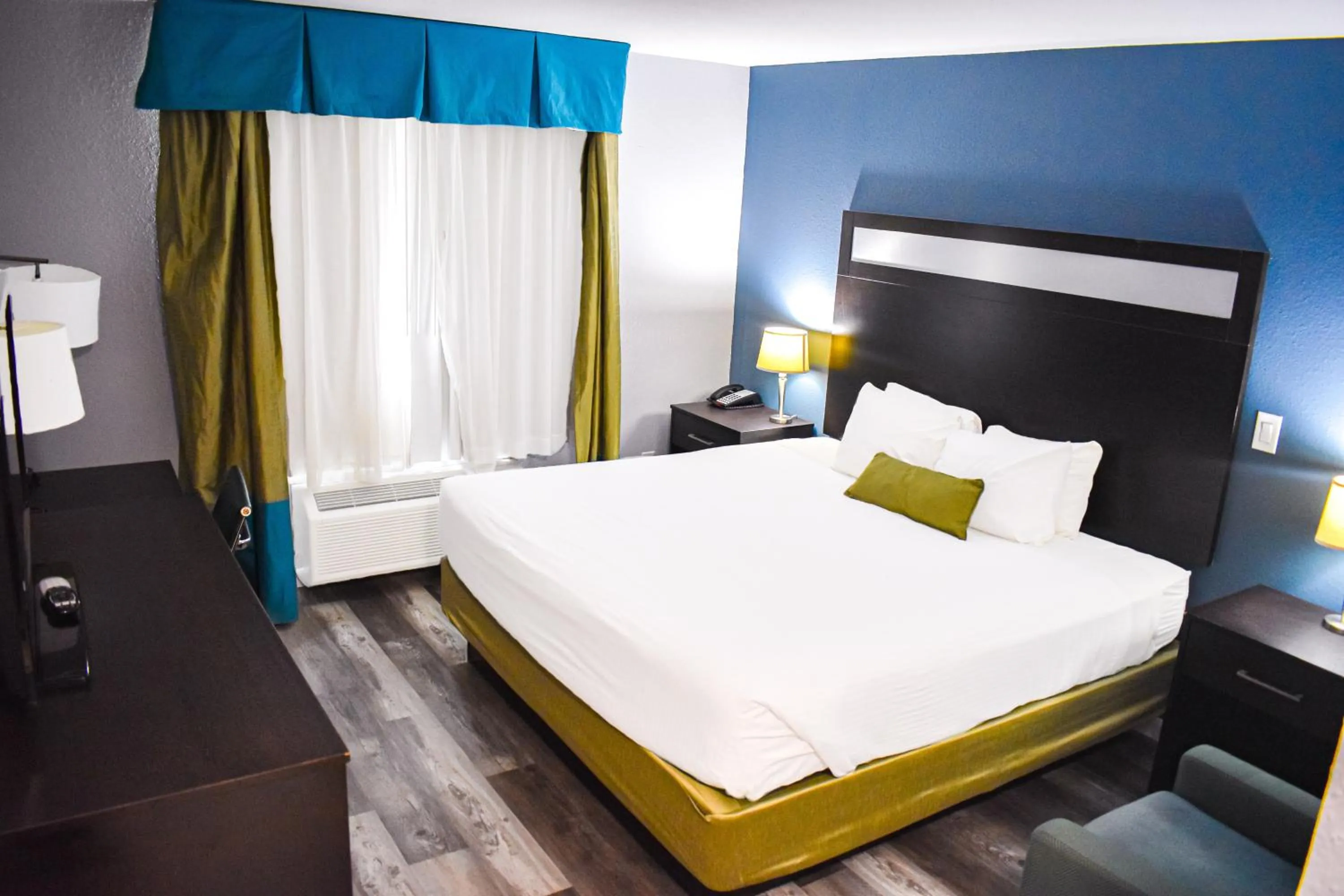 Bed in Baymont by Wyndham Midland Center