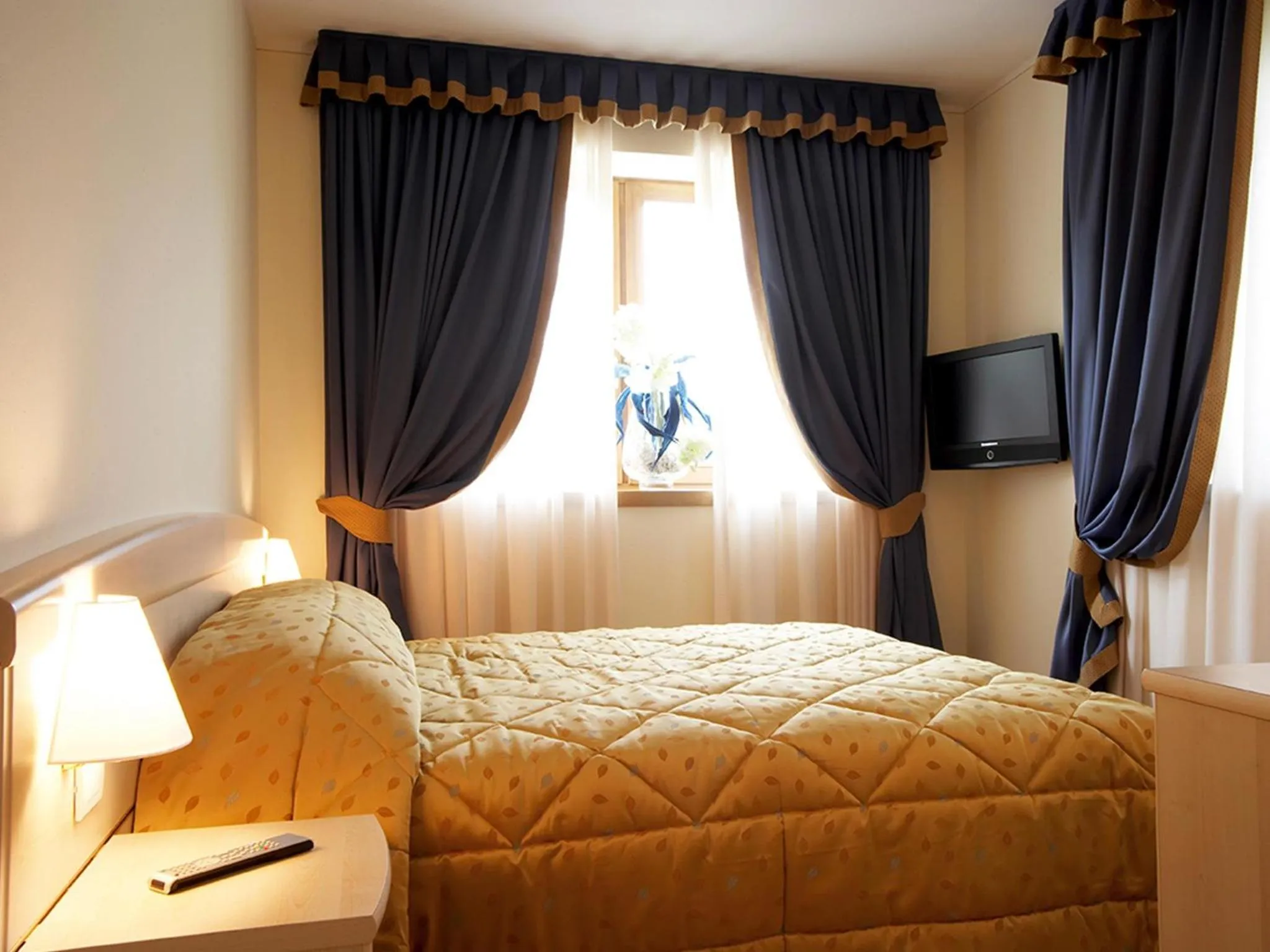 Photo of the whole room, Bed in Giorgio e Flora Ristorante e Locanda
