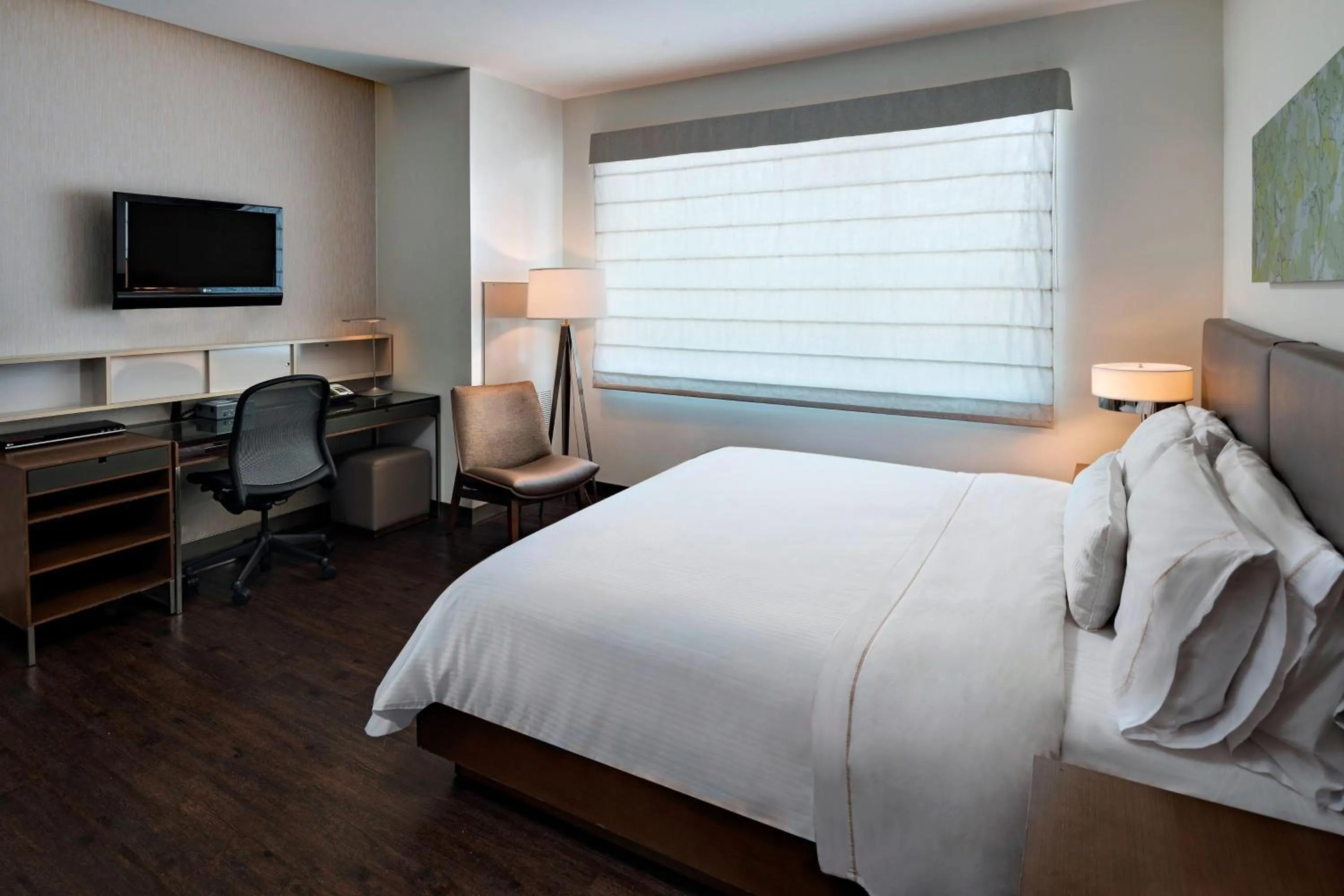 Photo of the whole room, Bed in Element Houston Vintage Park