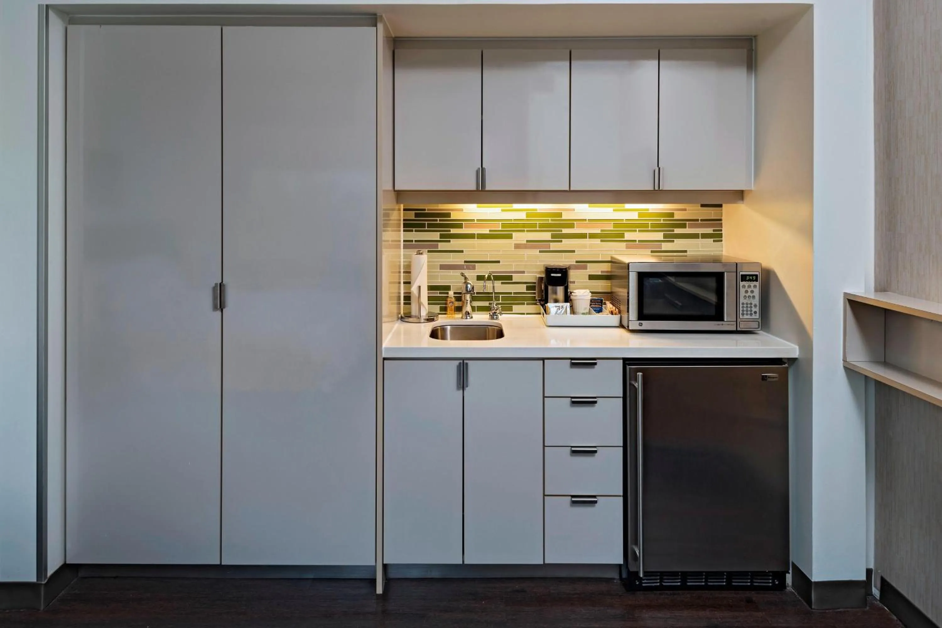 Kitchen or kitchenette in Element Houston Vintage Park